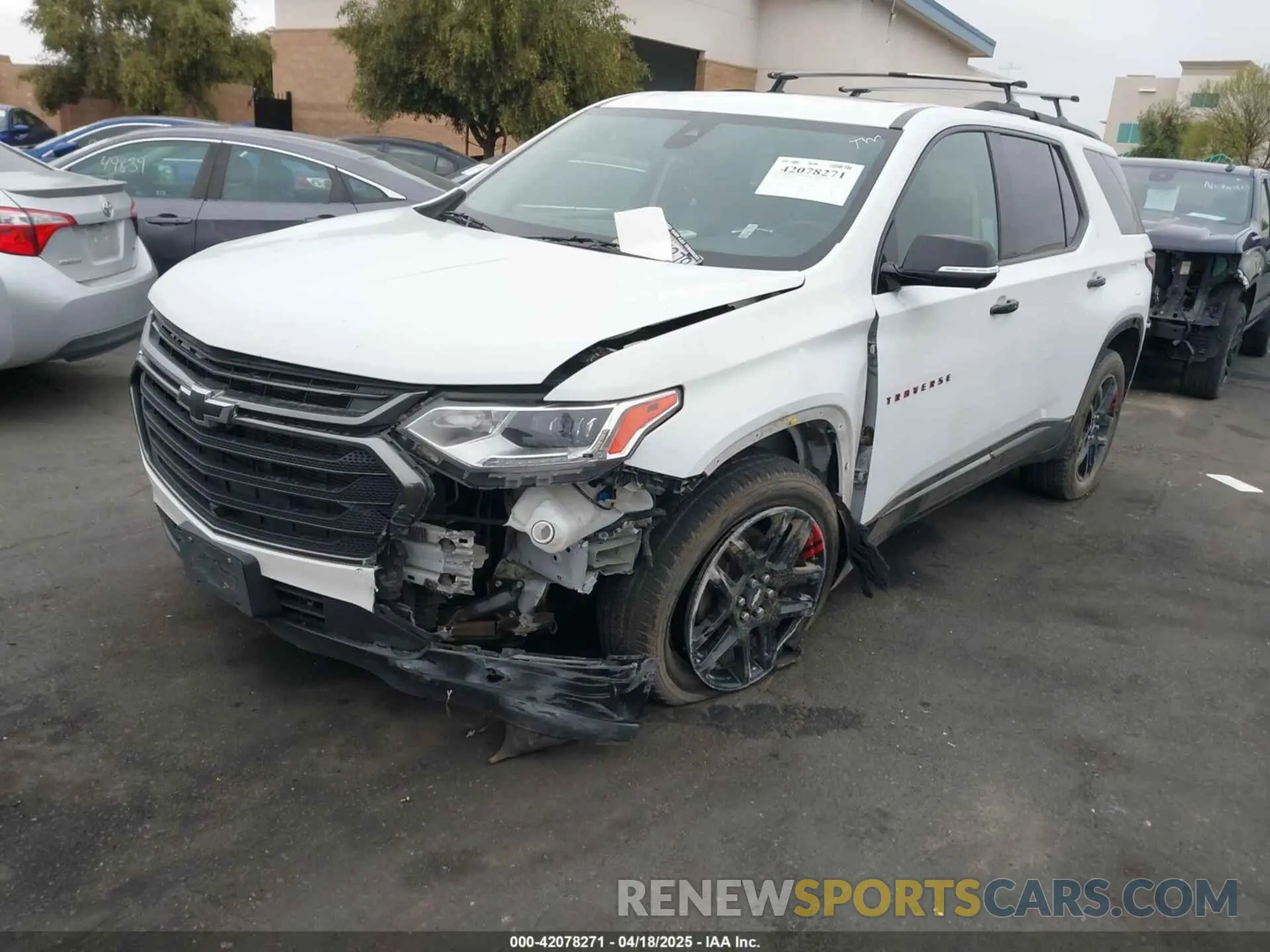 2 Photograph of a damaged car 1GNEVKKWXLJ120947 CHEVROLET TRAVERSE 2020