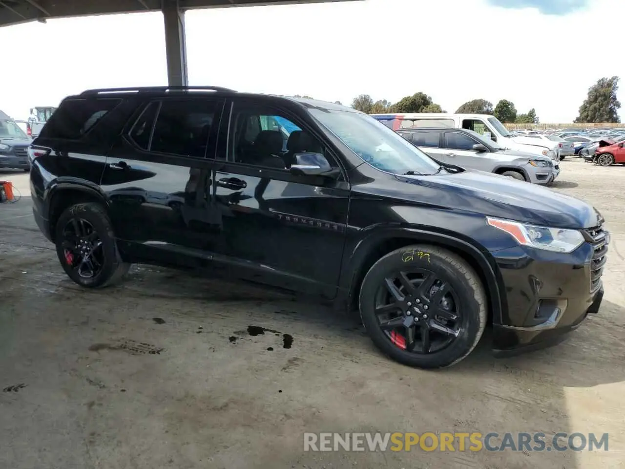 4 Photograph of a damaged car 1GNEVKKWXLJ315074 CHEVROLET TRAVERSE 2020