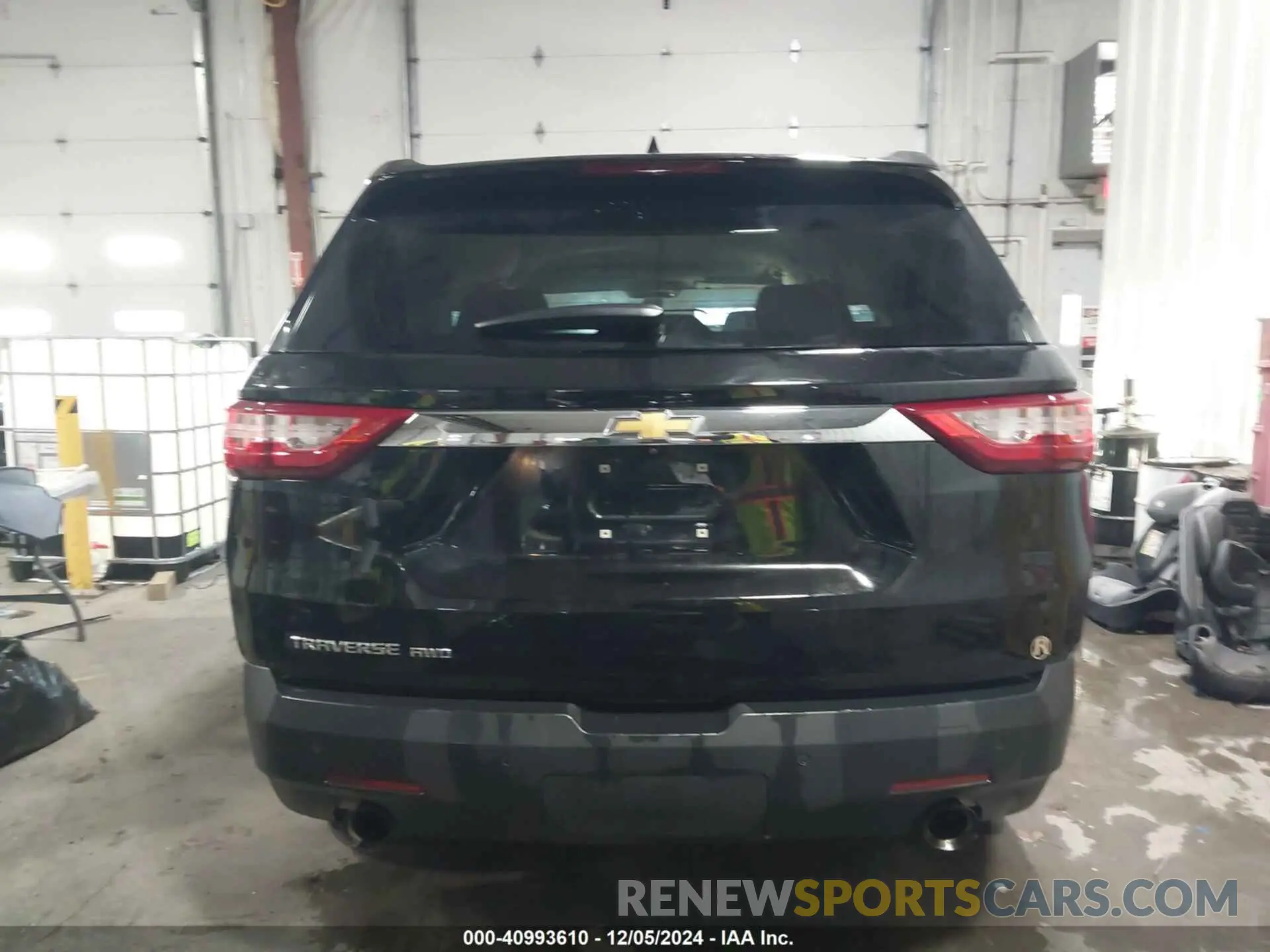 17 Photograph of a damaged car 1GNEVLKW3LJ167596 CHEVROLET TRAVERSE 2020