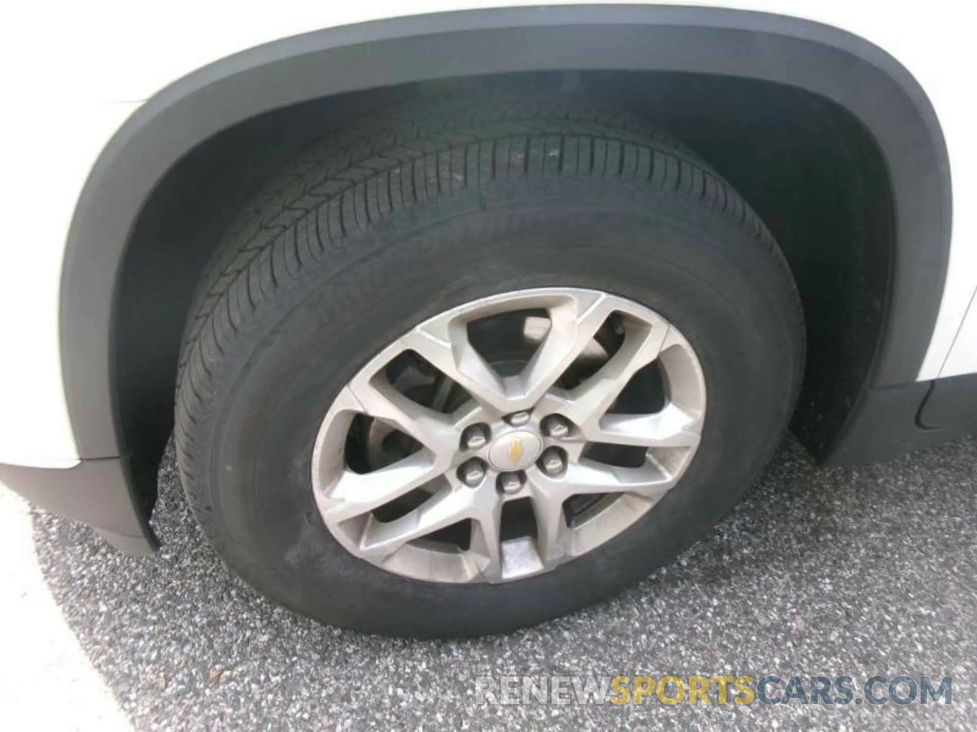 13 Photograph of a damaged car 1GNEVMKW0LJ232345 CHEVROLET TRAVERSE 2020
