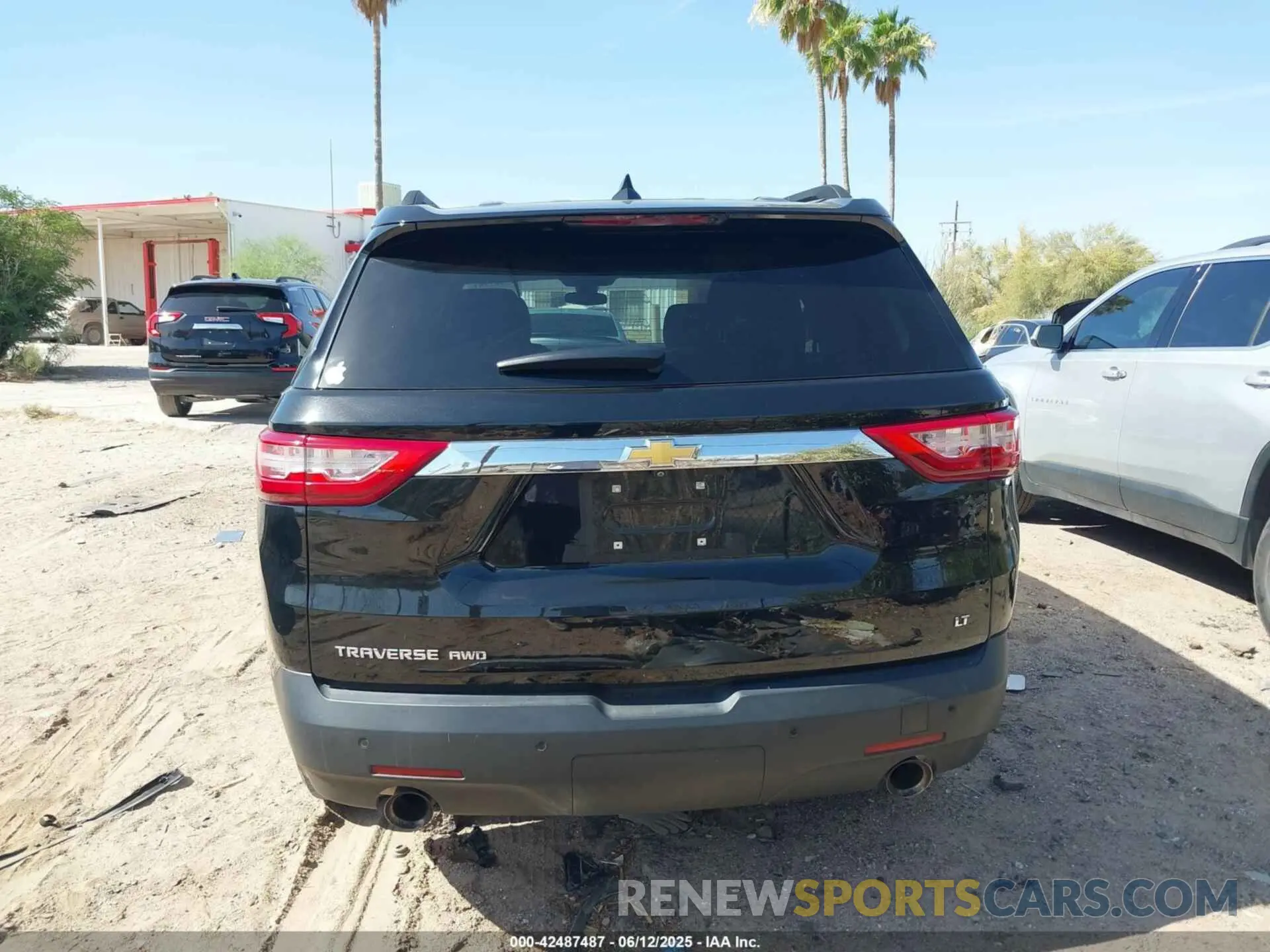 16 Photograph of a damaged car 1GNEVMKW1LJ199503 CHEVROLET TRAVERSE 2020