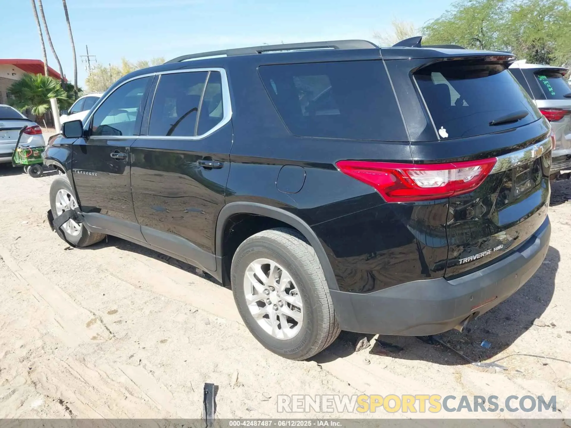 3 Photograph of a damaged car 1GNEVMKW1LJ199503 CHEVROLET TRAVERSE 2020