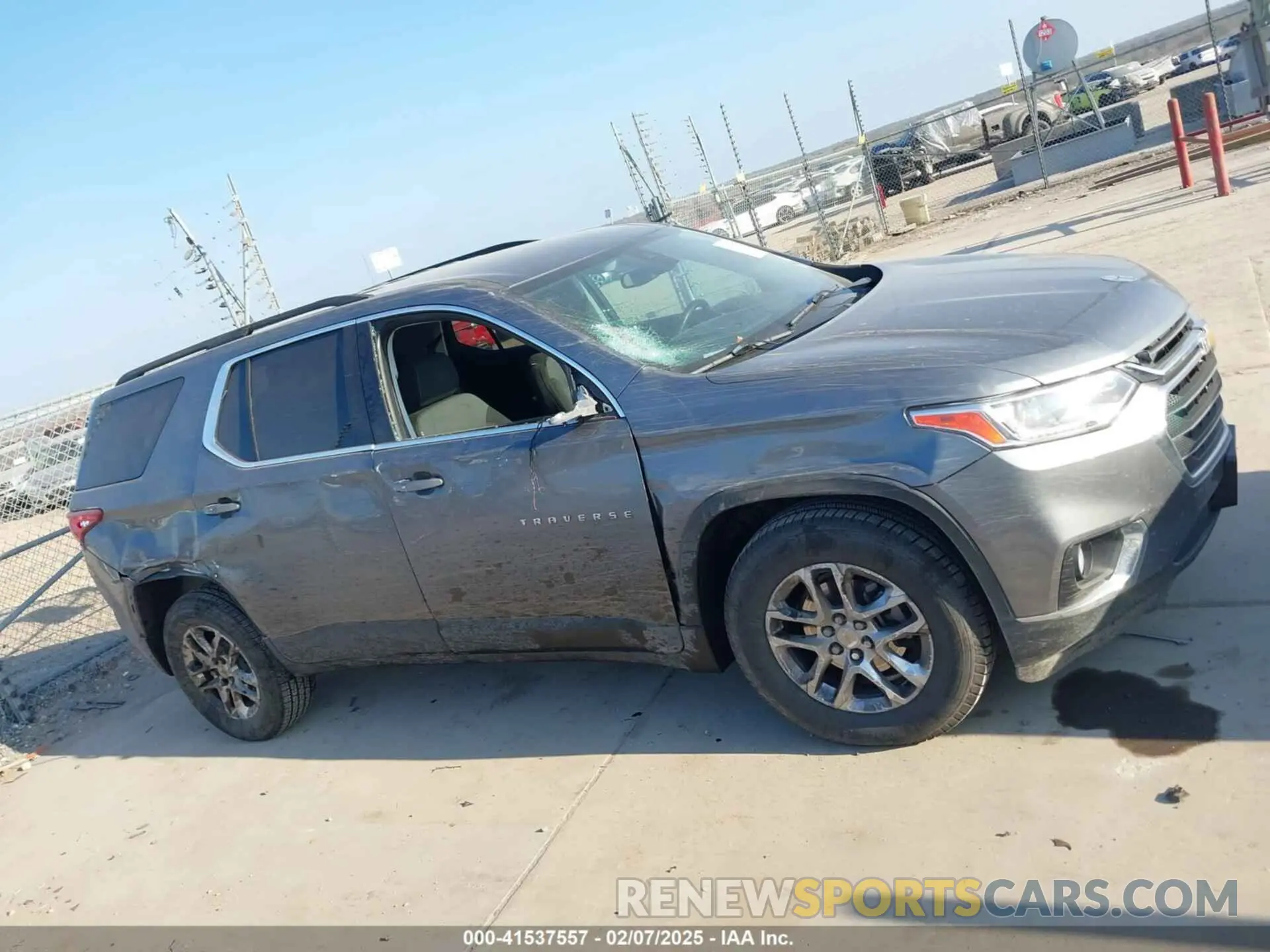 13 Photograph of a damaged car 1GNEVMKW3LJ192276 CHEVROLET TRAVERSE 2020