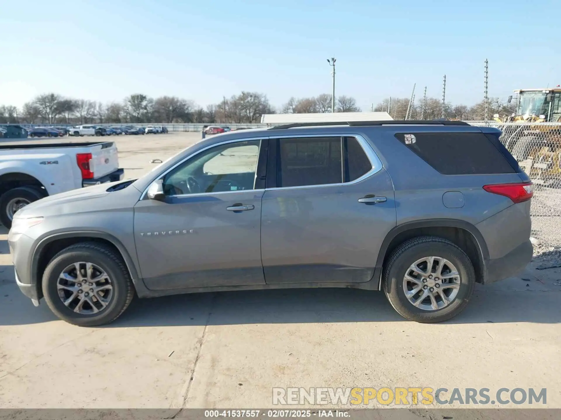 14 Photograph of a damaged car 1GNEVMKW3LJ192276 CHEVROLET TRAVERSE 2020