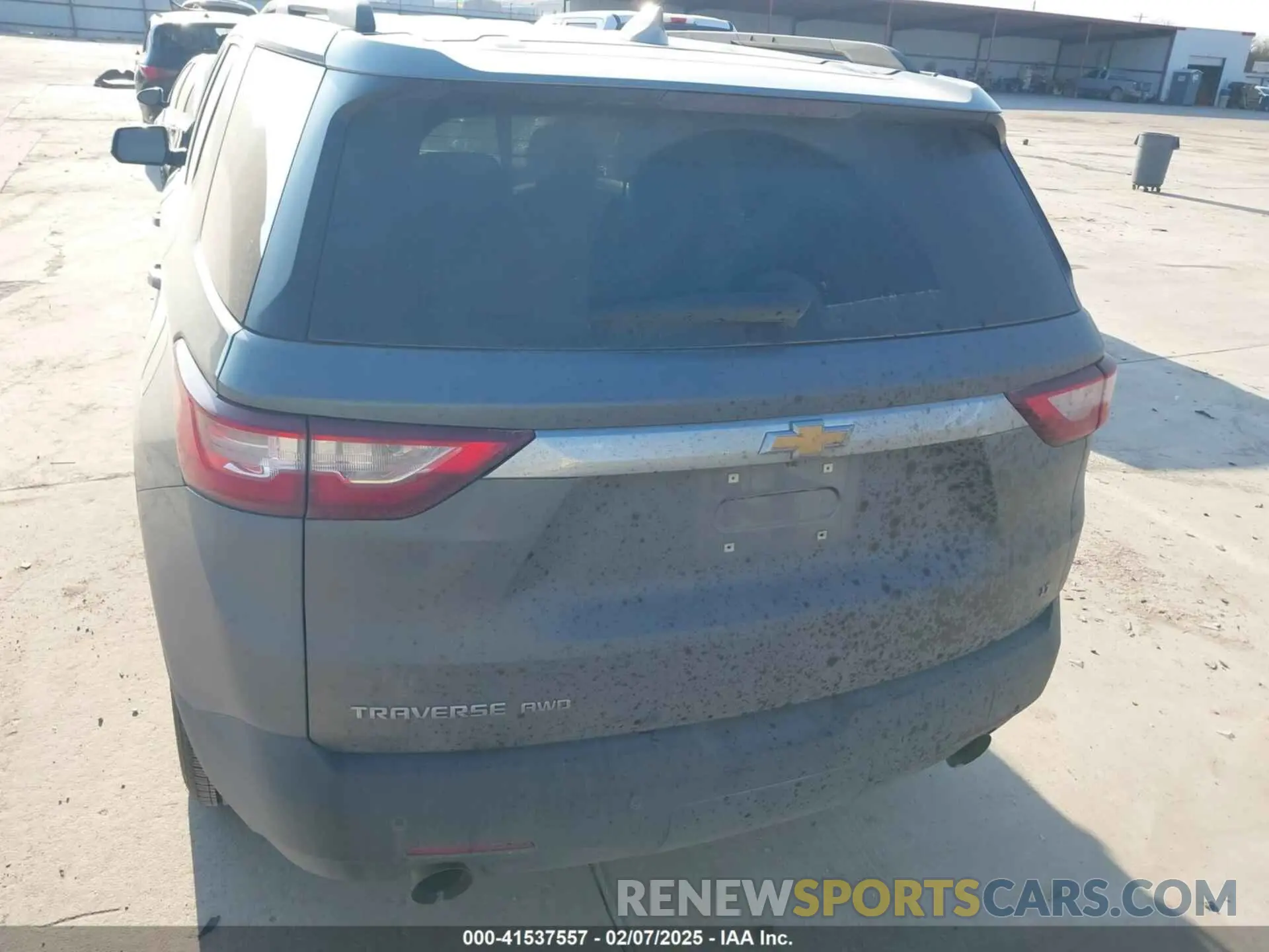 16 Photograph of a damaged car 1GNEVMKW3LJ192276 CHEVROLET TRAVERSE 2020