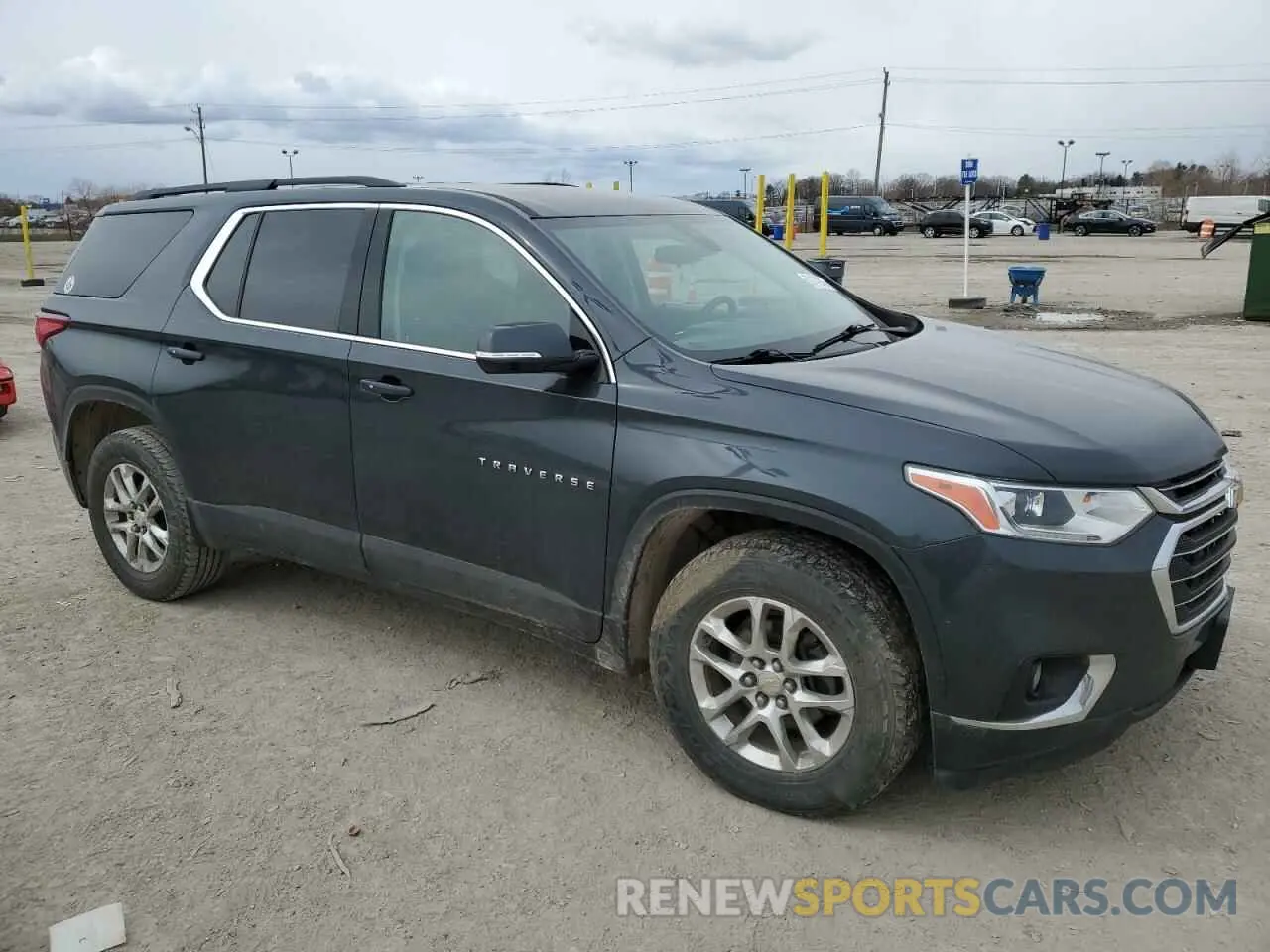4 Photograph of a damaged car 1GNEVMKW5LJ194689 CHEVROLET TRAVERSE 2020