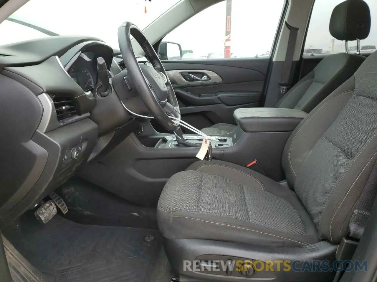 7 Photograph of a damaged car 1GNEVMKW5LJ194689 CHEVROLET TRAVERSE 2020