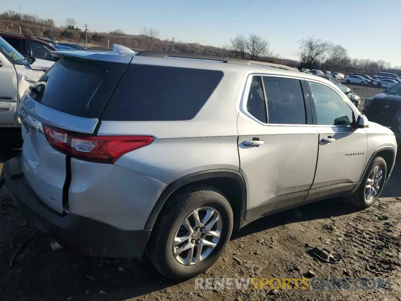 3 Photograph of a damaged car 1GNEVMKW6LJ199884 CHEVROLET TRAVERSE 2020