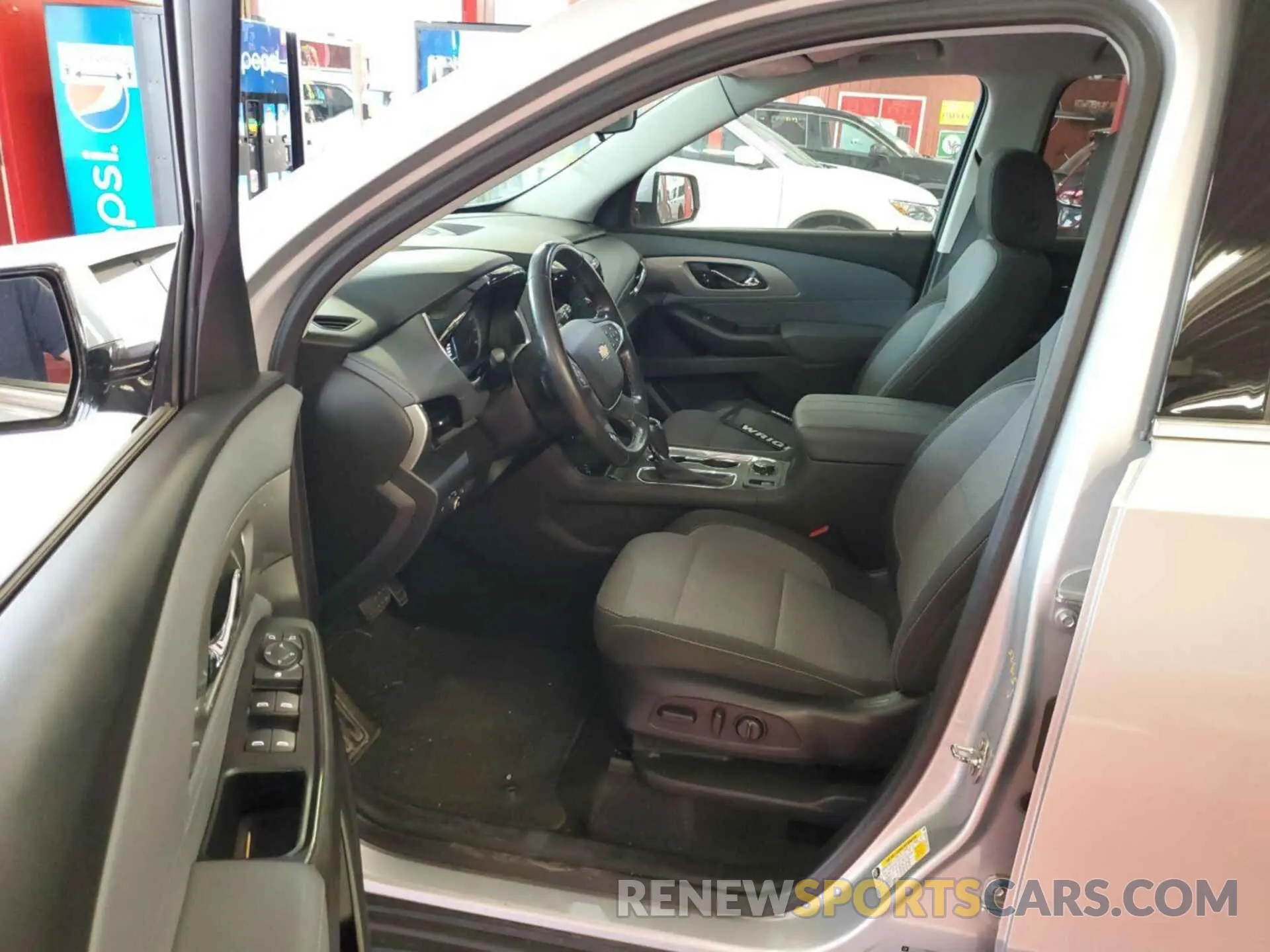 19 Photograph of a damaged car 1GNEVMKW6LJ295028 CHEVROLET TRAVERSE 2020