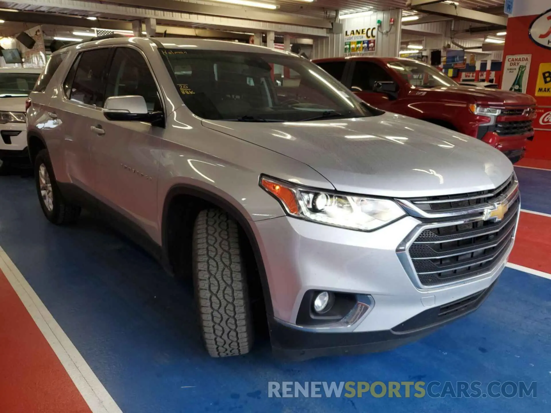24 Photograph of a damaged car 1GNEVMKW6LJ295028 CHEVROLET TRAVERSE 2020
