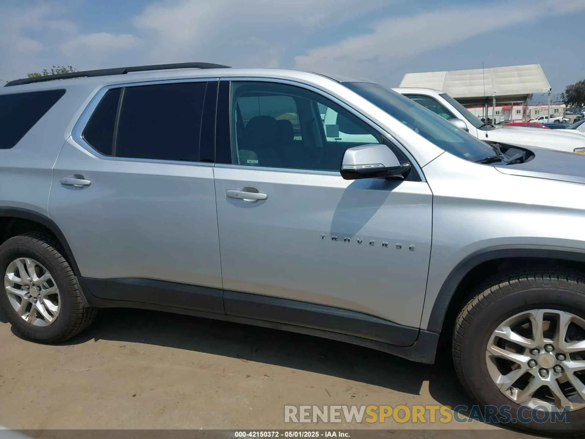 14 Photograph of a damaged car 1GNEVMKW8LJ219181 CHEVROLET TRAVERSE 2020