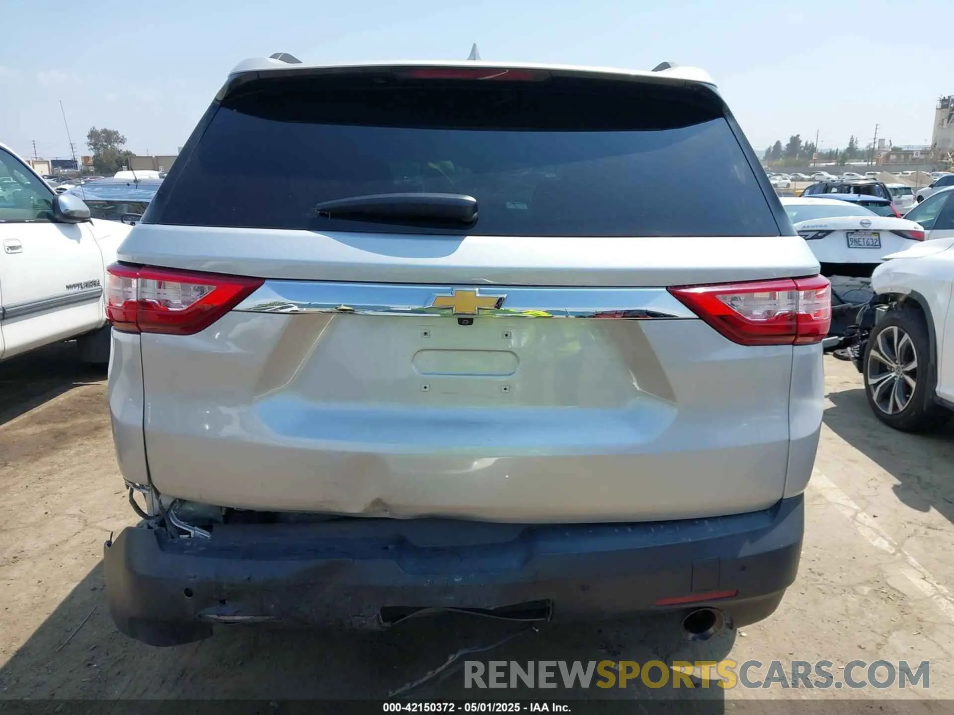 17 Photograph of a damaged car 1GNEVMKW8LJ219181 CHEVROLET TRAVERSE 2020