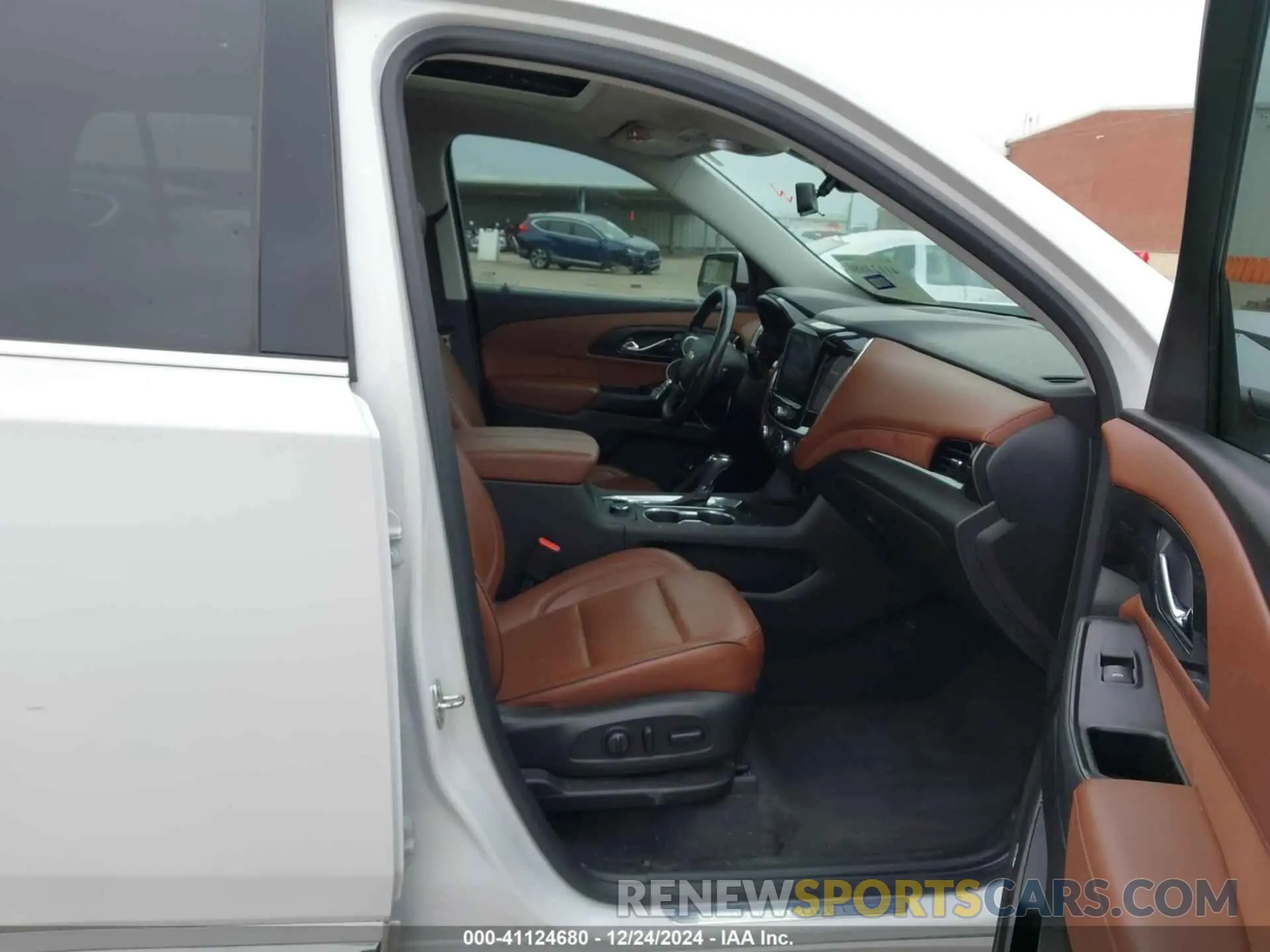 5 Photograph of a damaged car 1GNEVNKW2LJ191383 CHEVROLET TRAVERSE 2020