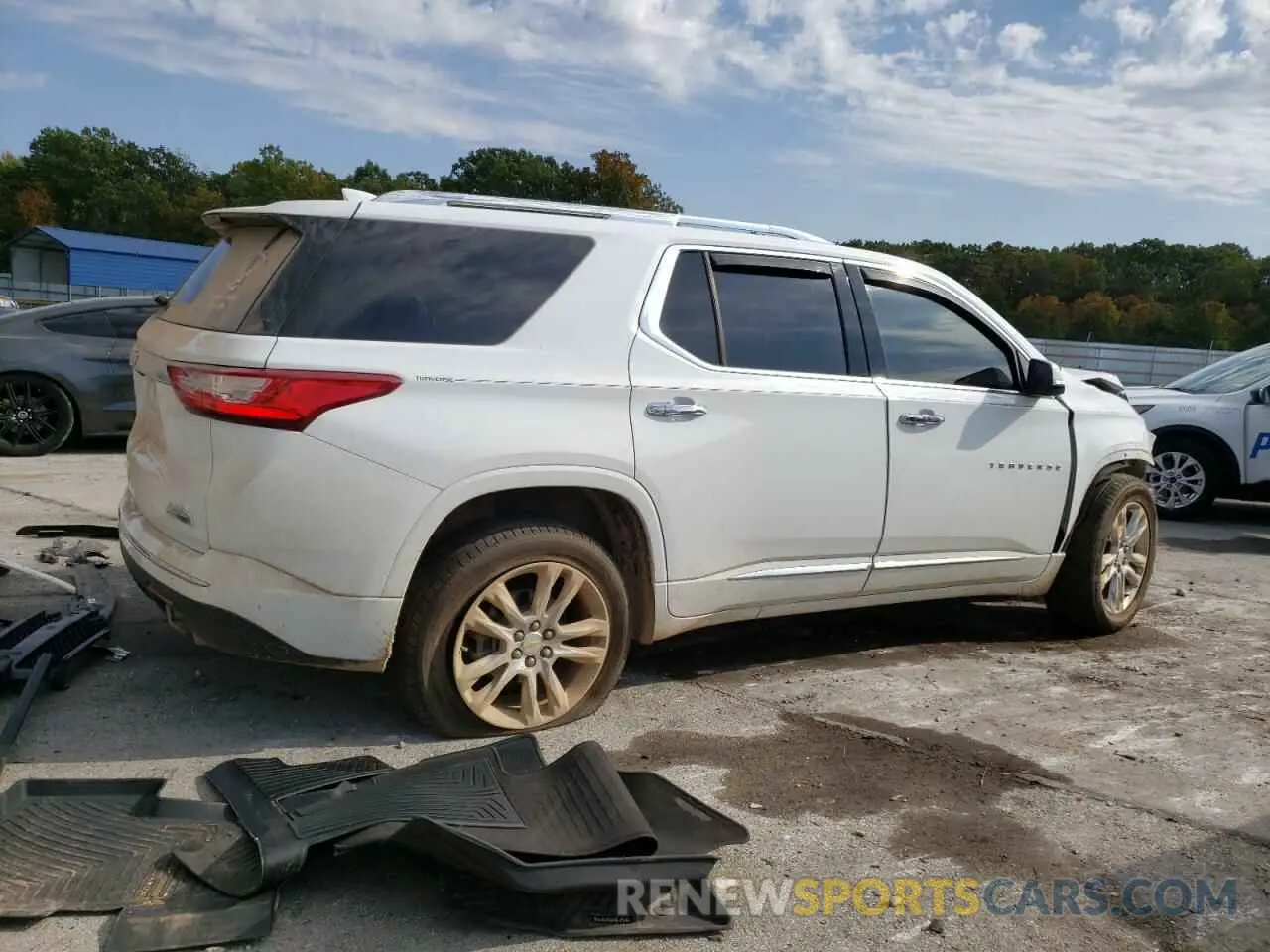 3 Photograph of a damaged car 1GNEVNKW3LJ157274 CHEVROLET TRAVERSE 2020
