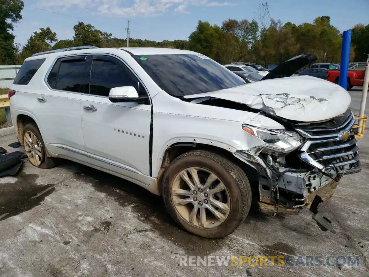 4 Photograph of a damaged car 1GNEVNKW3LJ157274 CHEVROLET TRAVERSE 2020