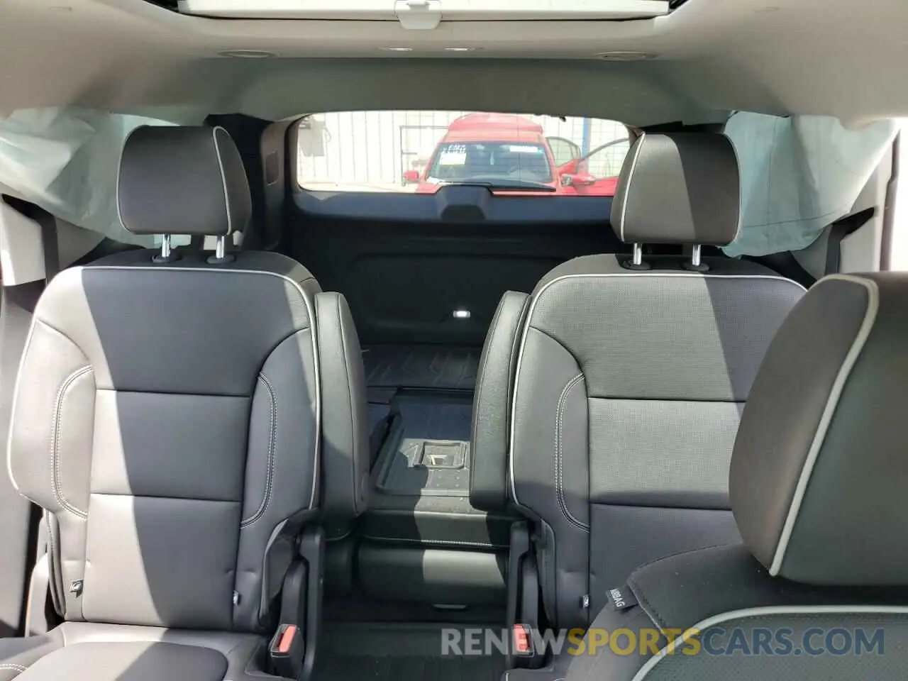 10 Photograph of a damaged car 1GNEVNKW6LJ186476 CHEVROLET TRAVERSE 2020