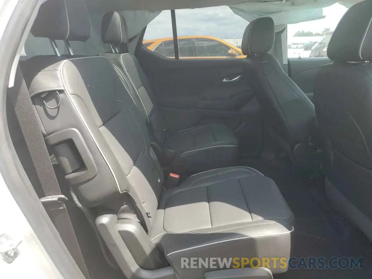 12 Photograph of a damaged car 1GNEVNKW6LJ186476 CHEVROLET TRAVERSE 2020