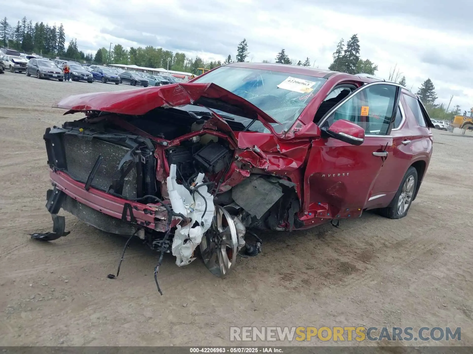 2 Photograph of a damaged car 1GNEVNKW6LJ262729 CHEVROLET TRAVERSE 2020