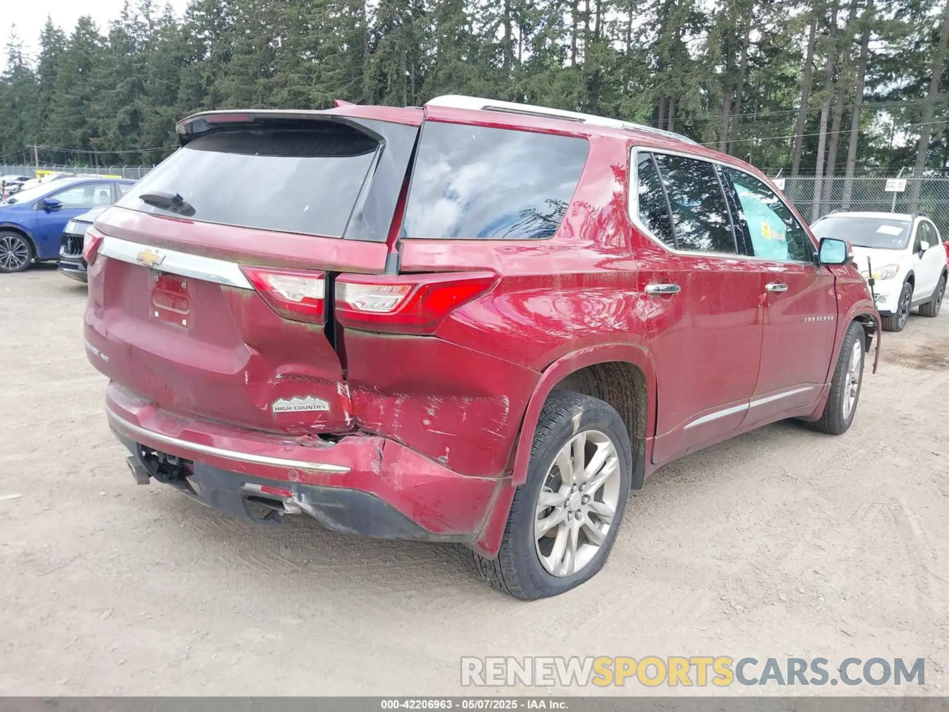 4 Photograph of a damaged car 1GNEVNKW6LJ262729 CHEVROLET TRAVERSE 2020