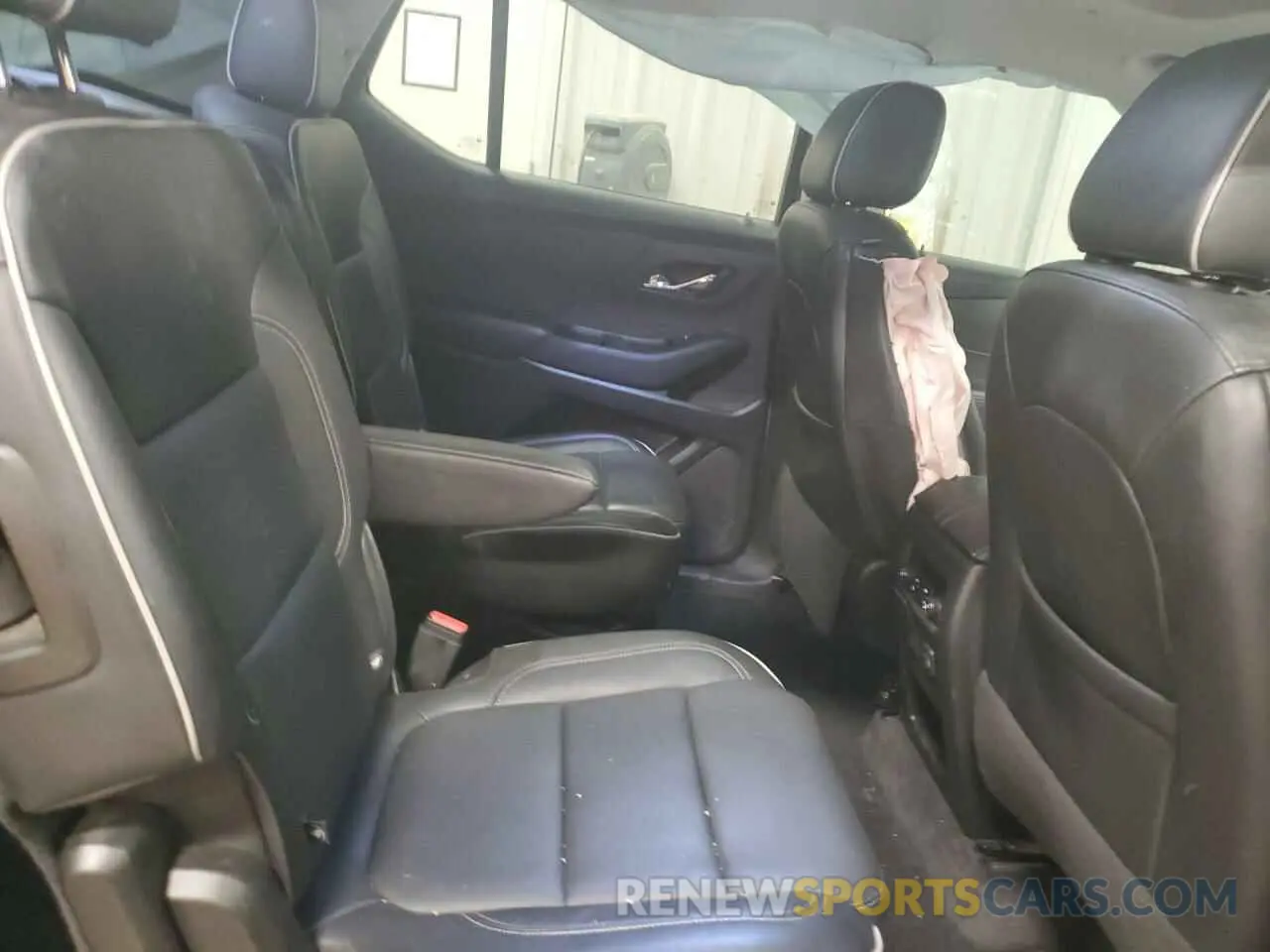 11 Photograph of a damaged car 1GNEVNKW7LJ244126 CHEVROLET TRAVERSE 2020