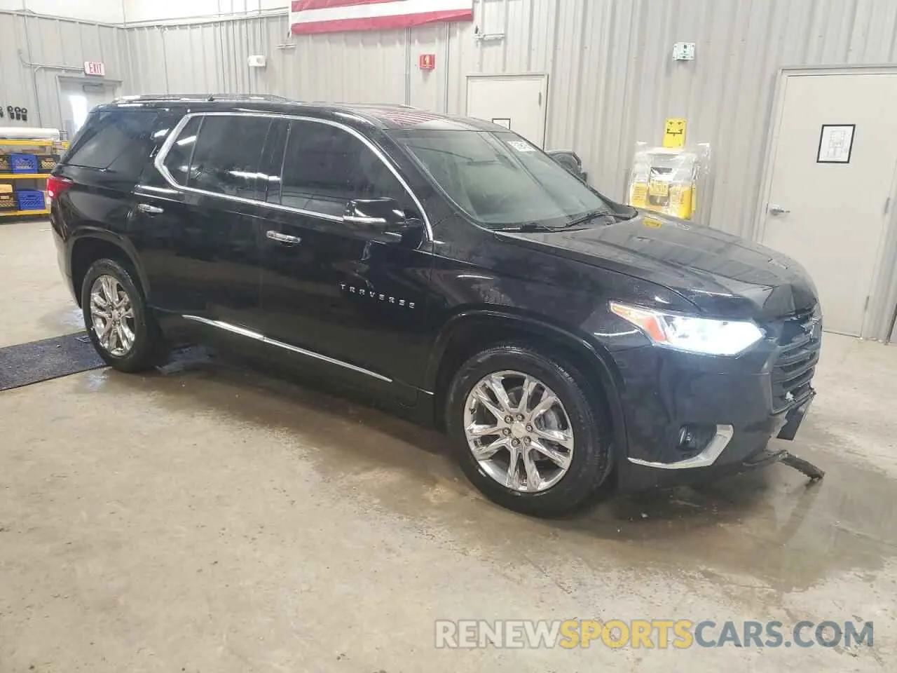 4 Photograph of a damaged car 1GNEVNKW7LJ244126 CHEVROLET TRAVERSE 2020