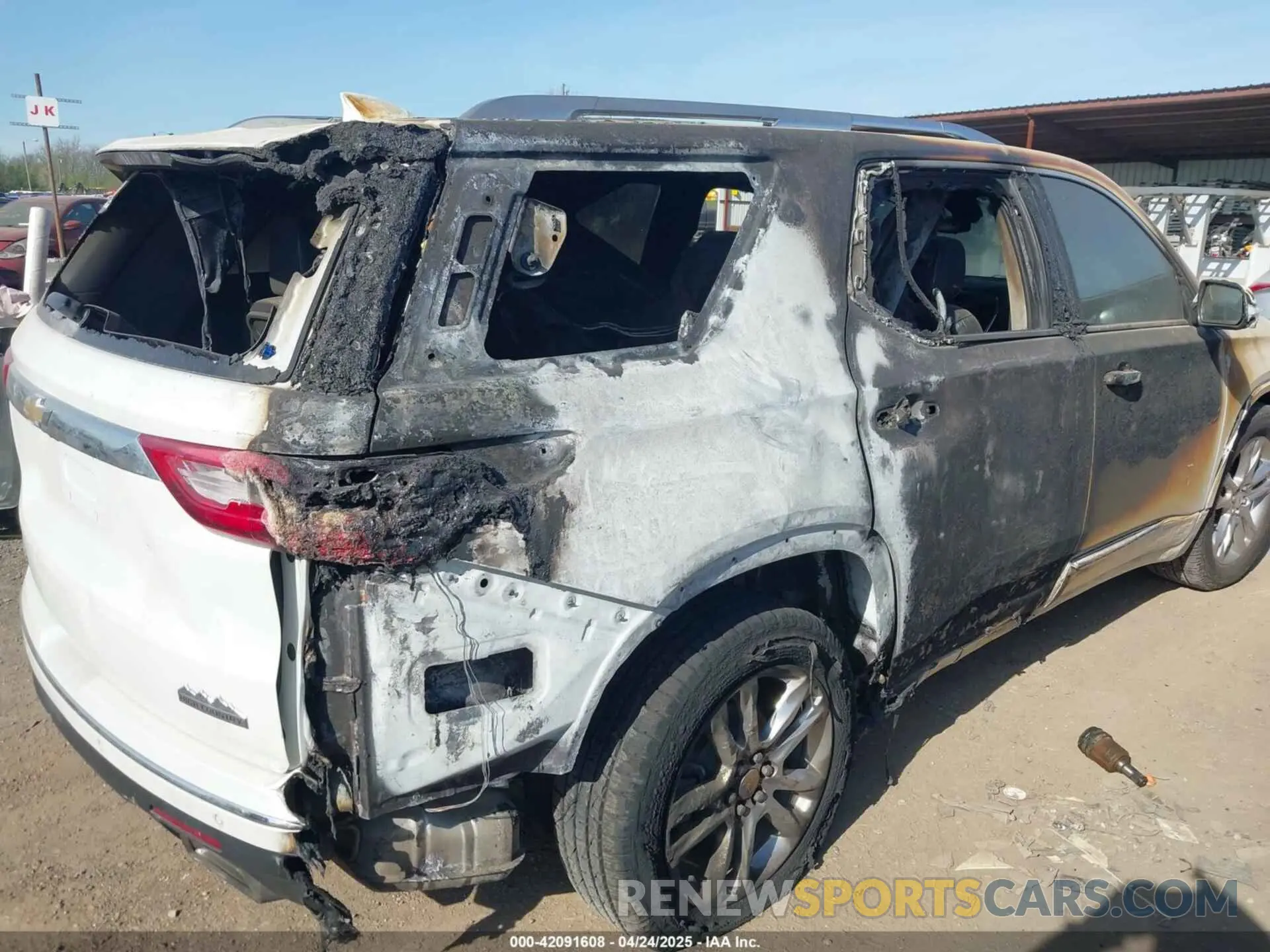 6 Photograph of a damaged car 1GNEVNKWXLJ178011 CHEVROLET TRAVERSE 2020