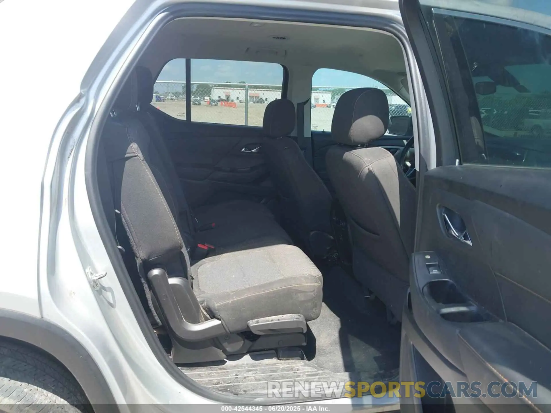 8 Photograph of a damaged car 1GNERFKW0MJ139715 CHEVROLET TRAVERSE 2021