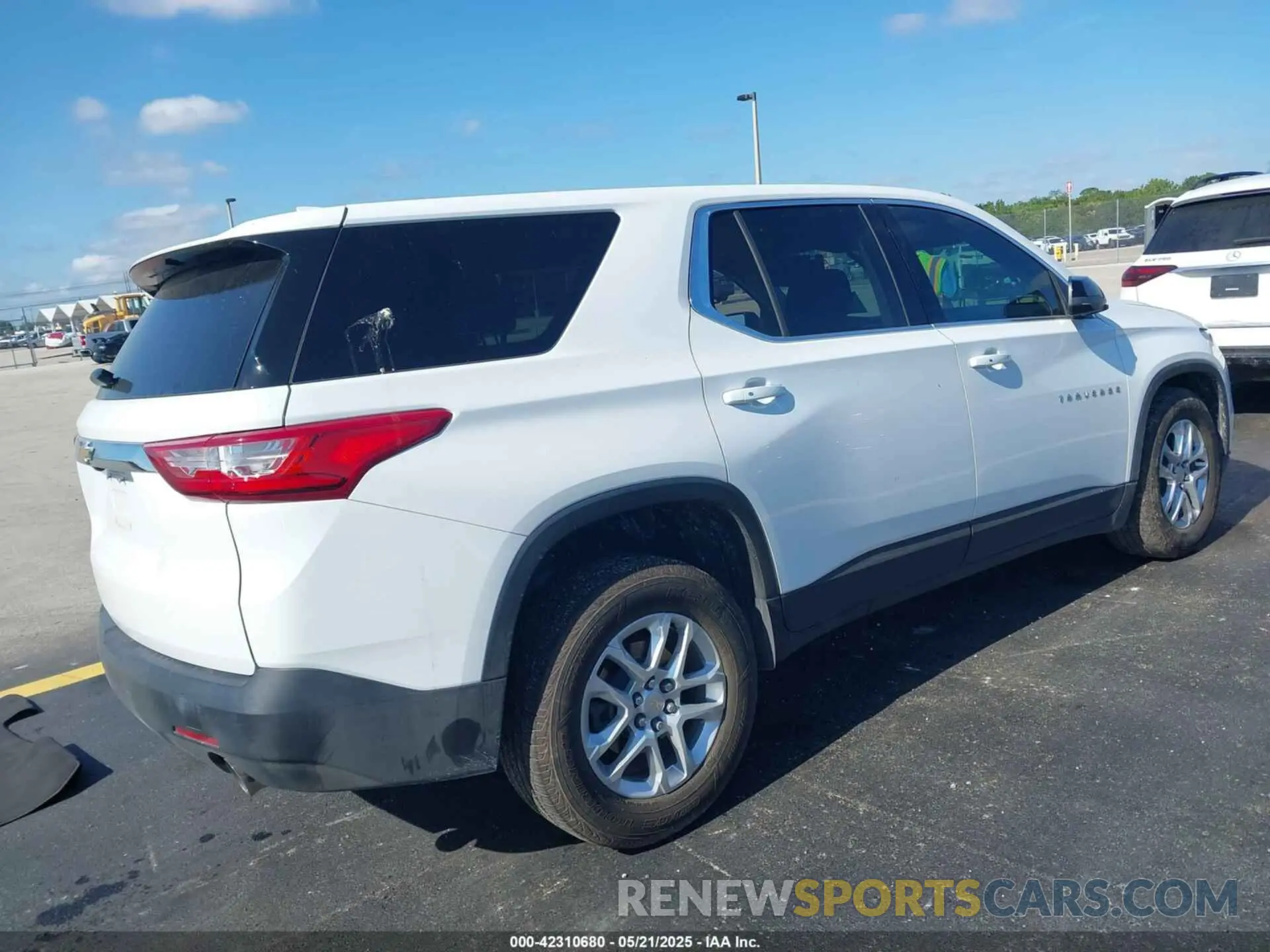 4 Photograph of a damaged car 1GNERFKW0MJ240592 CHEVROLET TRAVERSE 2021