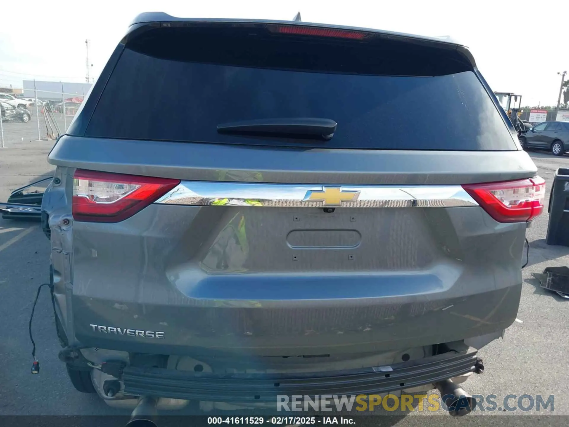 17 Photograph of a damaged car 1GNERFKW1MJ235515 CHEVROLET TRAVERSE 2021
