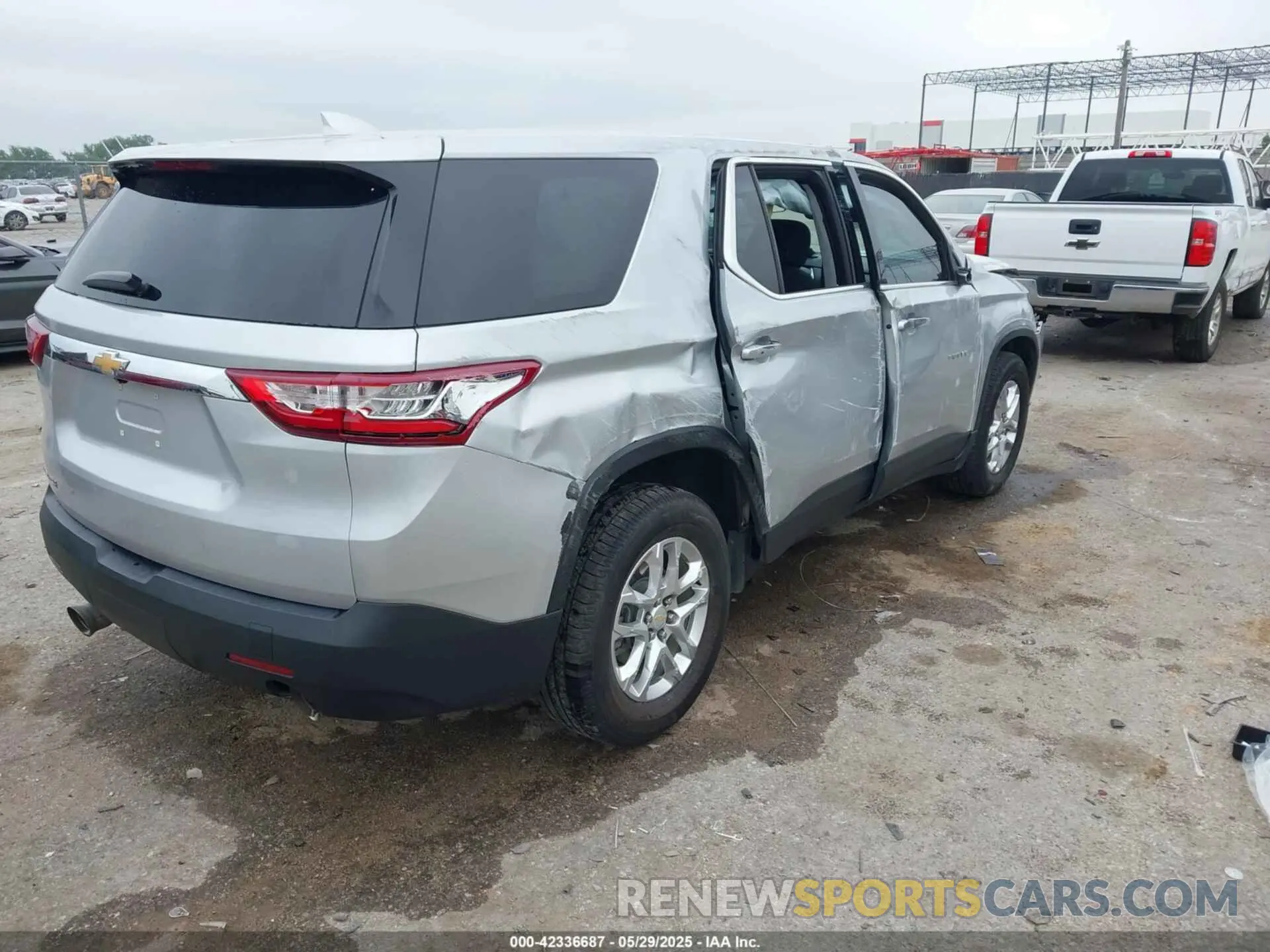 4 Photograph of a damaged car 1GNERFKW1MJ254095 CHEVROLET TRAVERSE 2021