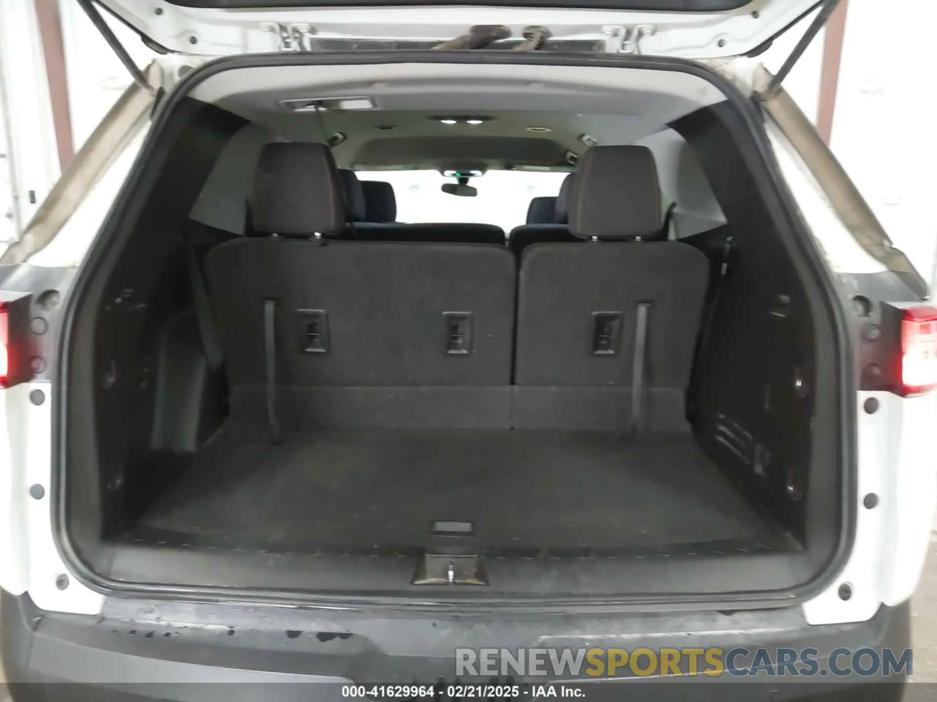 16 Photograph of a damaged car 1GNERFKW3MJ105347 CHEVROLET TRAVERSE 2021