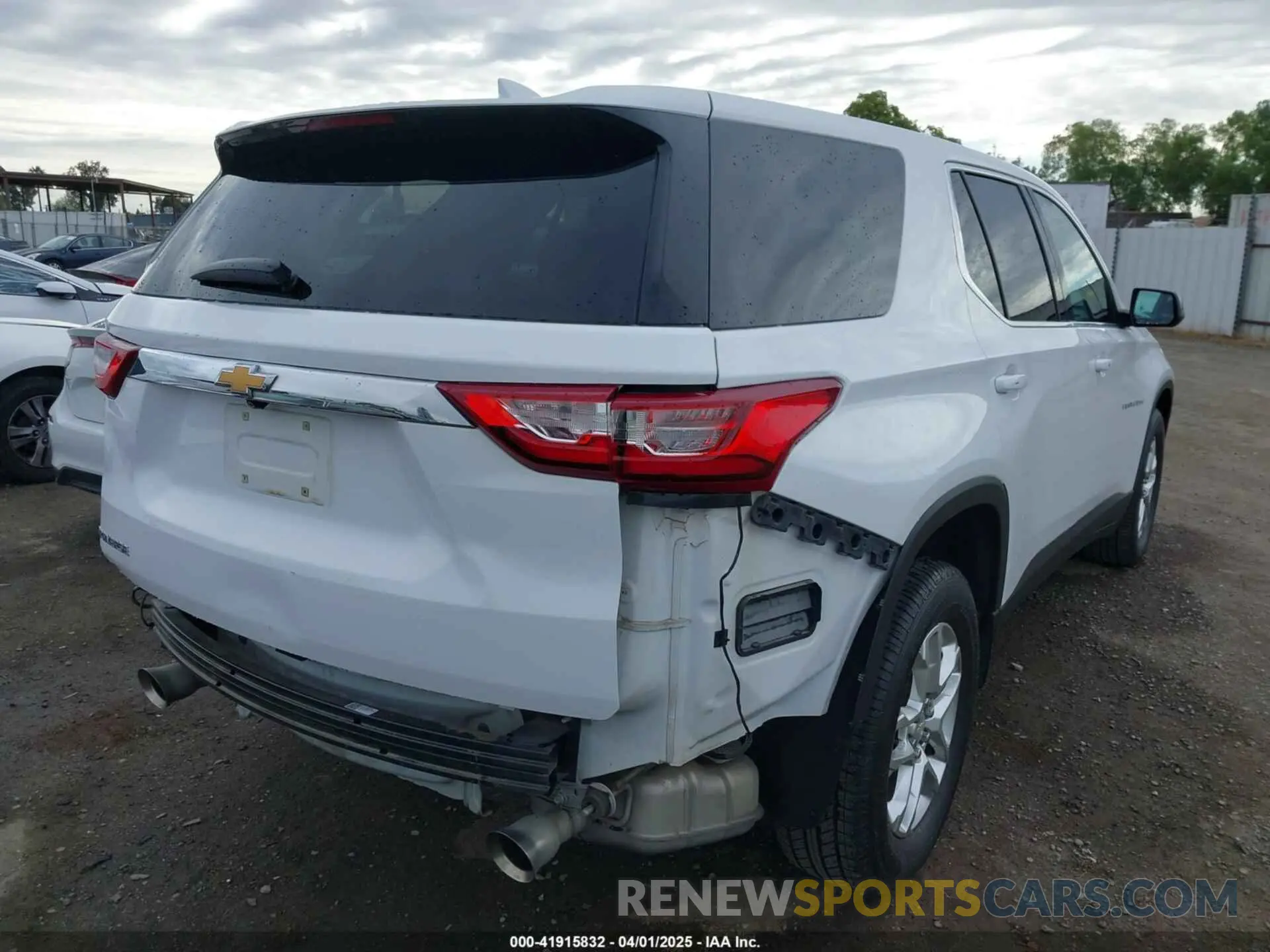 4 Photograph of a damaged car 1GNERFKW3MJ222460 CHEVROLET TRAVERSE 2021