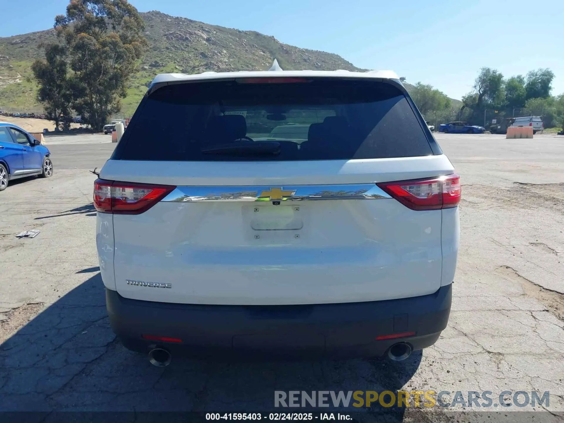 17 Photograph of a damaged car 1GNERFKW5MJ261535 CHEVROLET TRAVERSE 2021