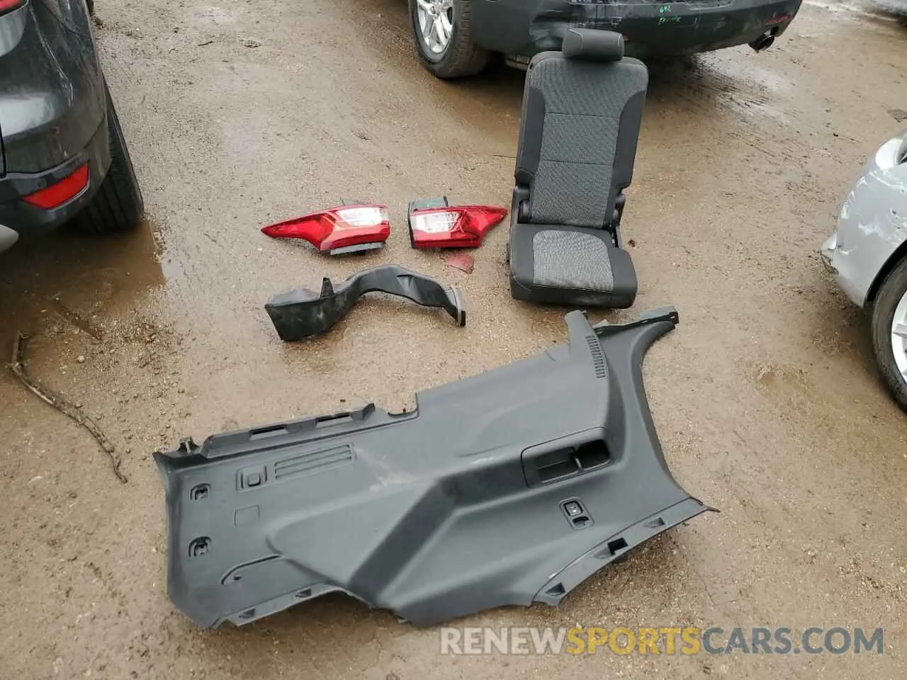 13 Photograph of a damaged car 1GNERFKW6MJ190703 CHEVROLET TRAVERSE 2021