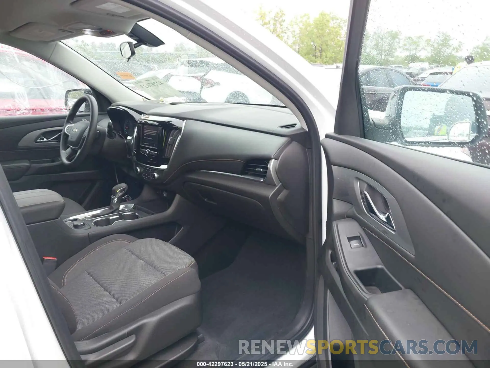 5 Photograph of a damaged car 1GNERFKW8MJ139381 CHEVROLET TRAVERSE 2021