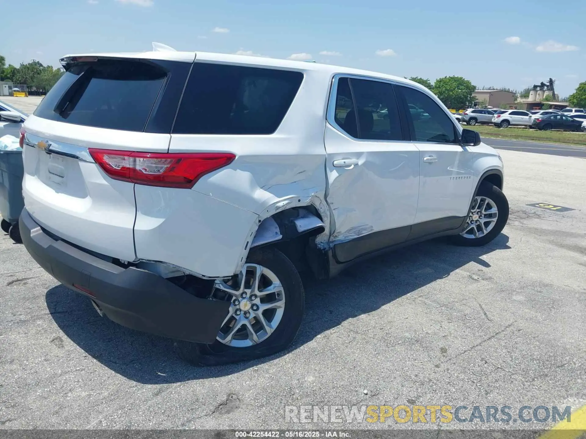 4 Photograph of a damaged car 1GNERFKWXMJ201136 CHEVROLET TRAVERSE 2021