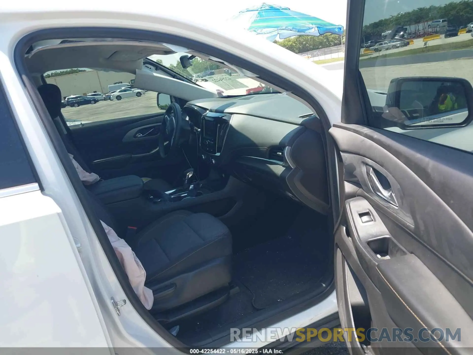 5 Photograph of a damaged car 1GNERFKWXMJ201136 CHEVROLET TRAVERSE 2021