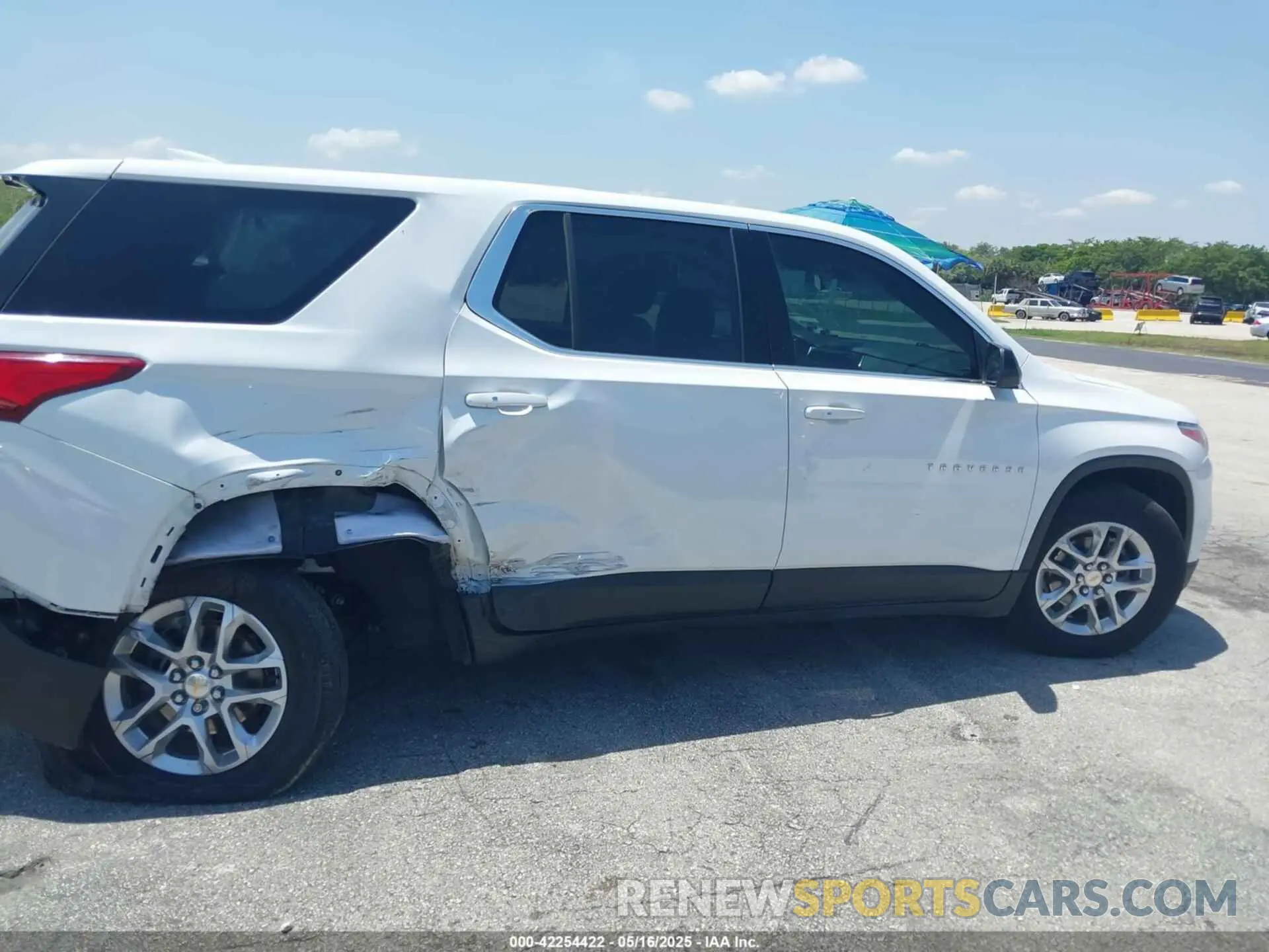 6 Photograph of a damaged car 1GNERFKWXMJ201136 CHEVROLET TRAVERSE 2021