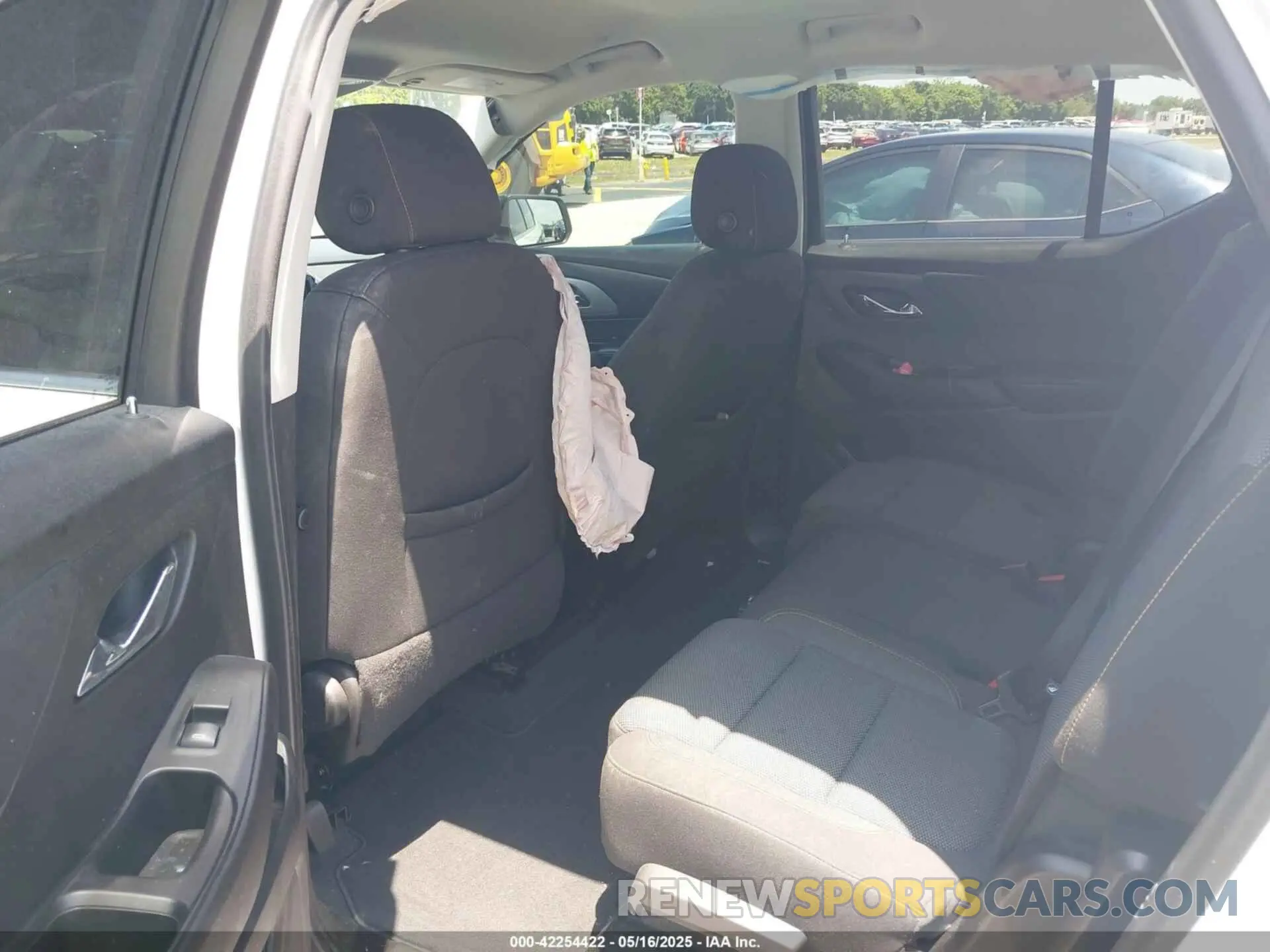 8 Photograph of a damaged car 1GNERFKWXMJ201136 CHEVROLET TRAVERSE 2021