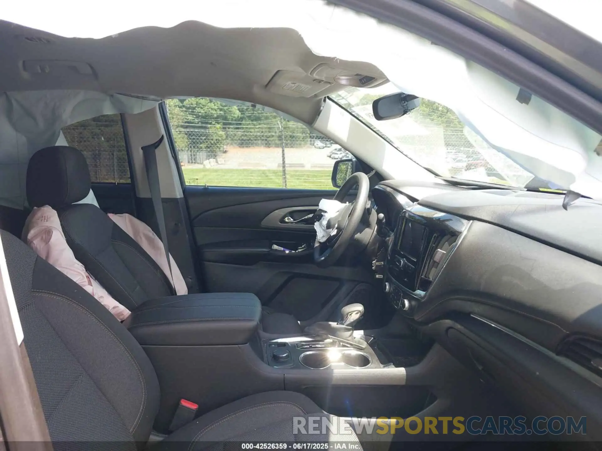5 Photograph of a damaged car 1GNERFKWXMJ213433 CHEVROLET TRAVERSE 2021