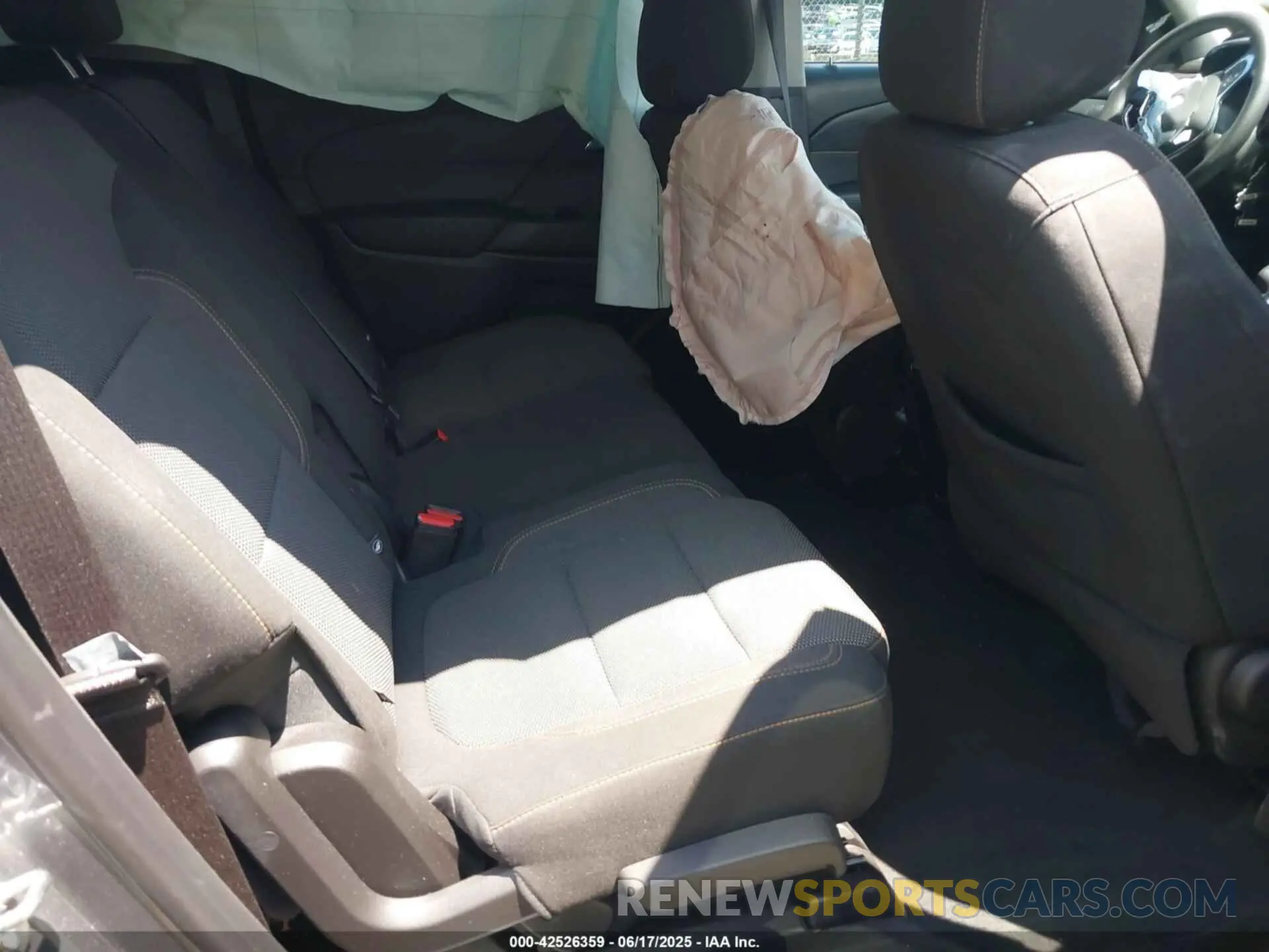 8 Photograph of a damaged car 1GNERFKWXMJ213433 CHEVROLET TRAVERSE 2021
