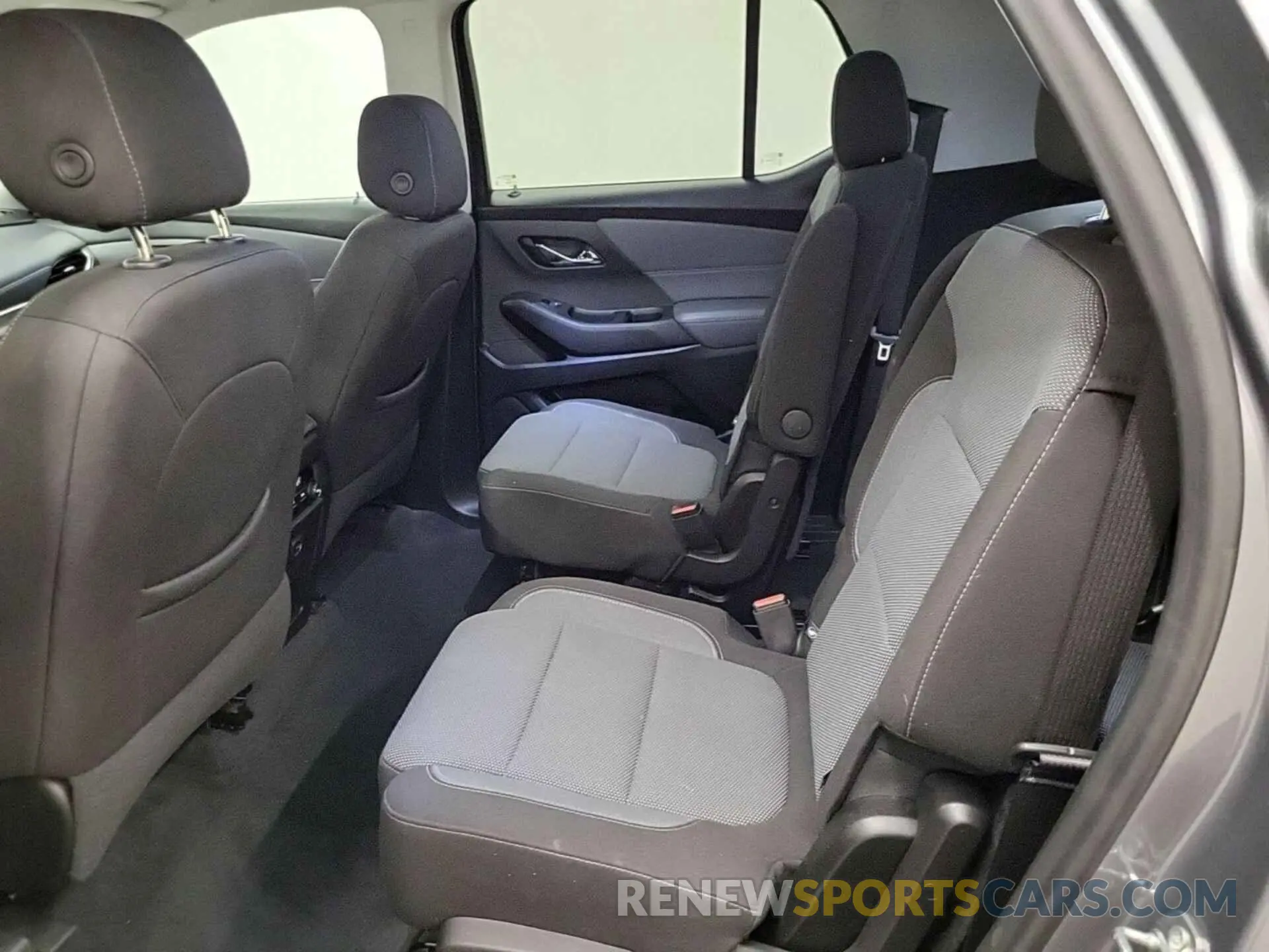 18 Photograph of a damaged car 1GNERGKW0MJ185390 CHEVROLET TRAVERSE 2021
