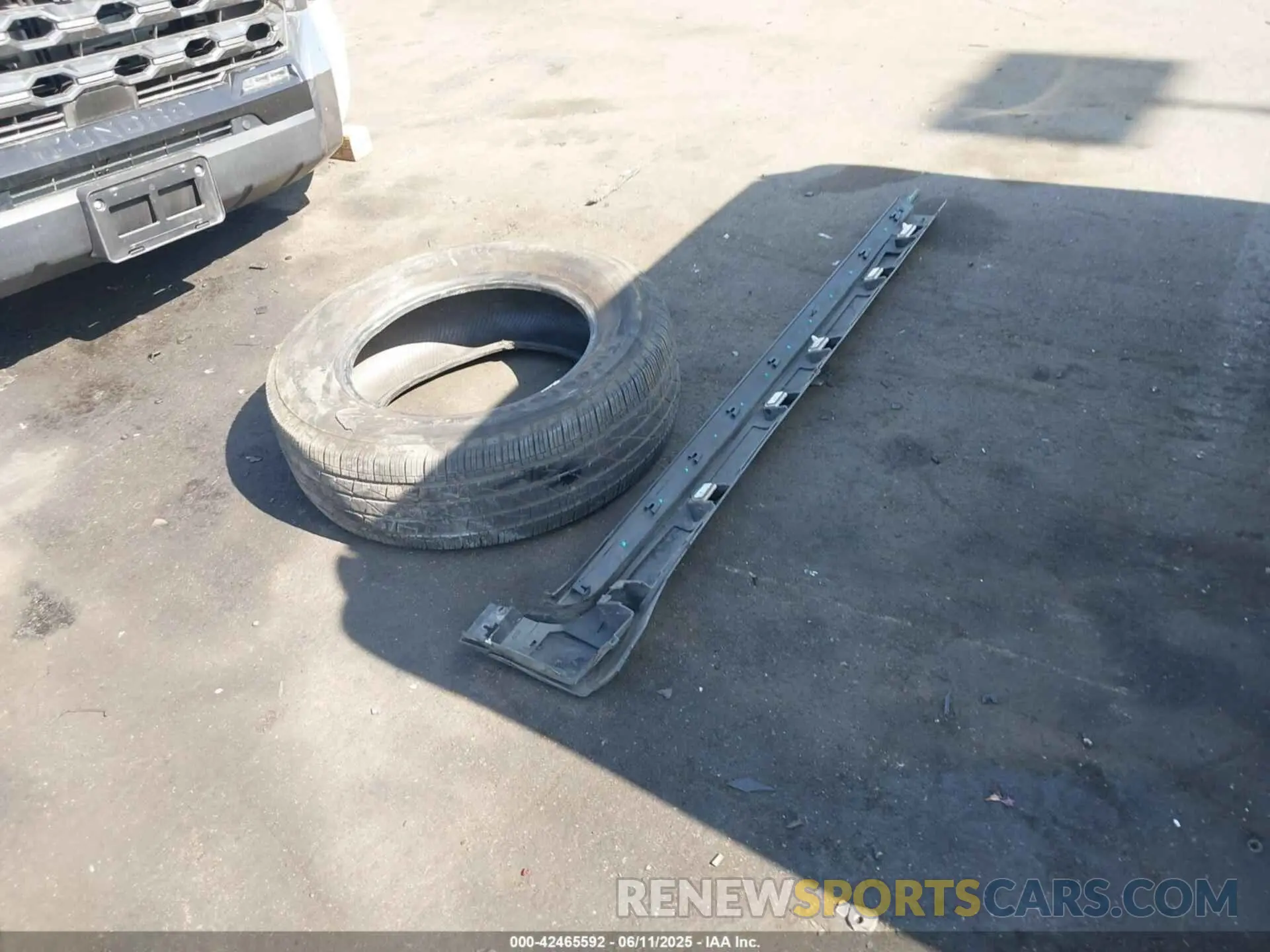 12 Photograph of a damaged car 1GNERGKW0MJ218839 CHEVROLET TRAVERSE 2021