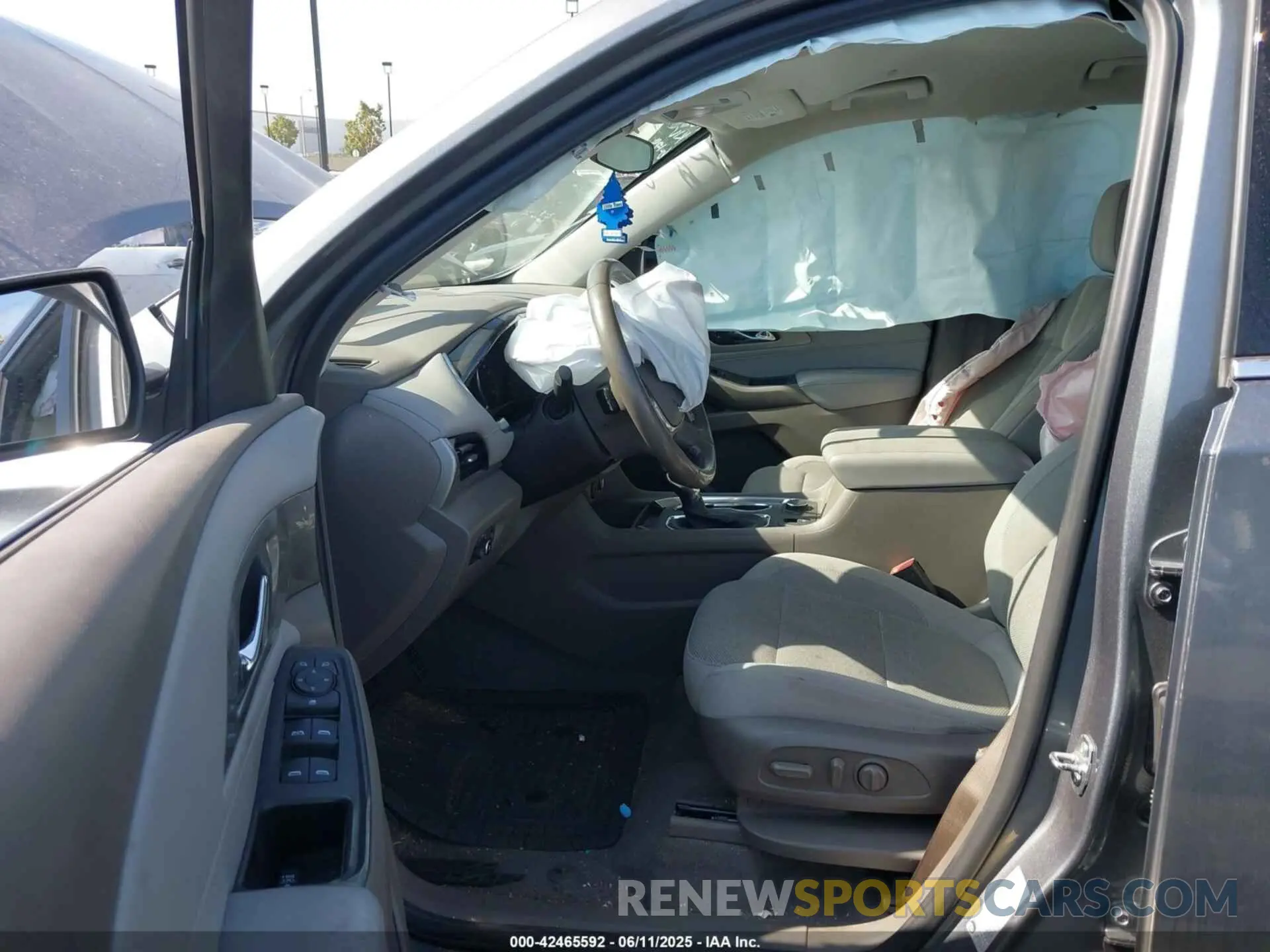 5 Photograph of a damaged car 1GNERGKW0MJ218839 CHEVROLET TRAVERSE 2021