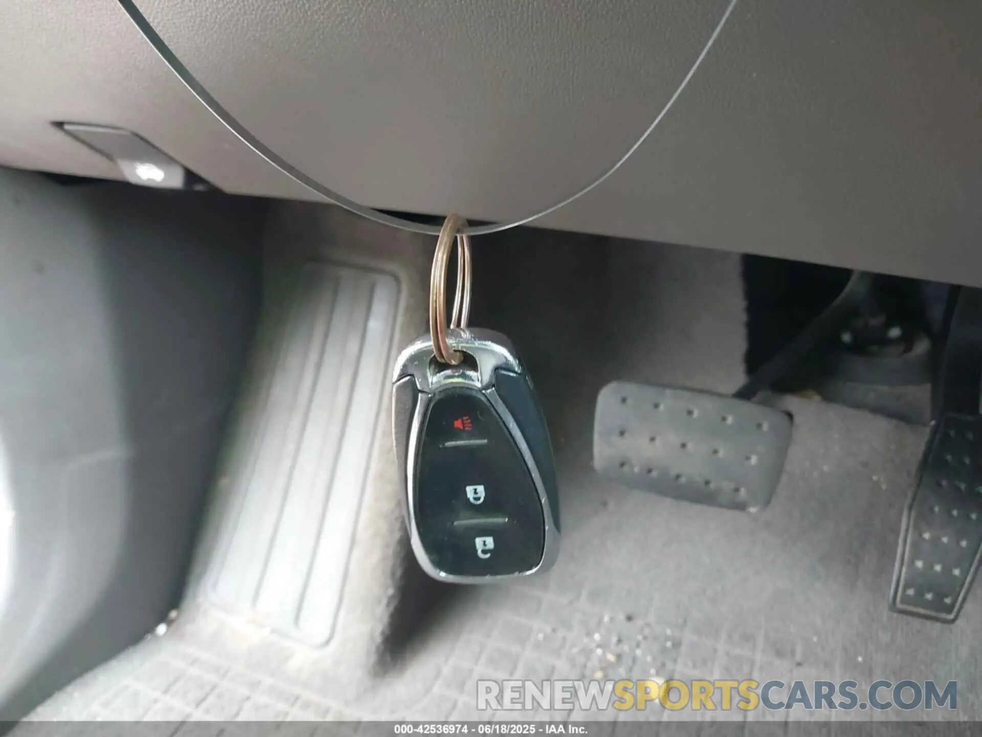 11 Photograph of a damaged car 1GNERGKW1MJ157095 CHEVROLET TRAVERSE 2021
