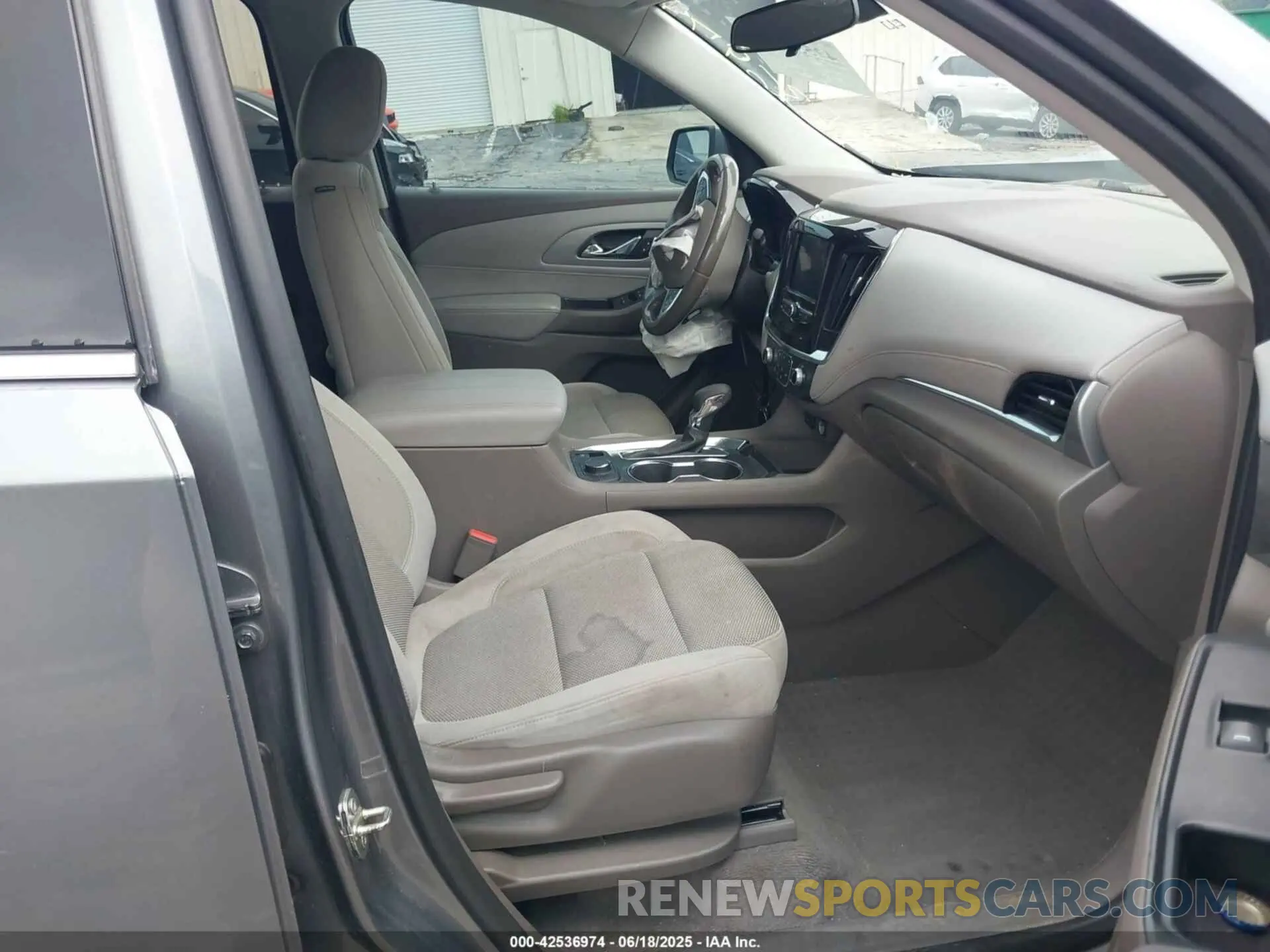 5 Photograph of a damaged car 1GNERGKW1MJ157095 CHEVROLET TRAVERSE 2021
