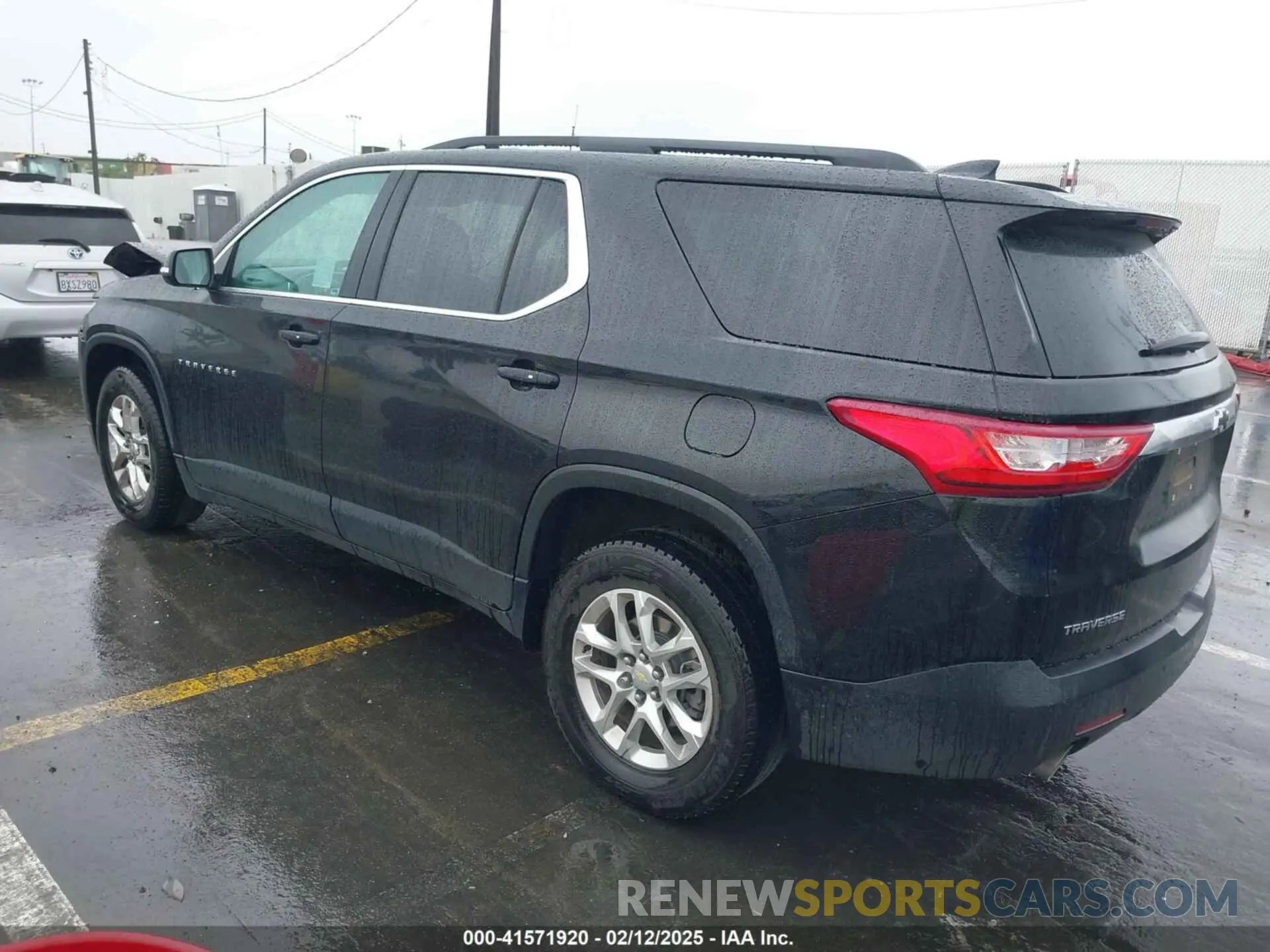 3 Photograph of a damaged car 1GNERGKW2MJ121142 CHEVROLET TRAVERSE 2021