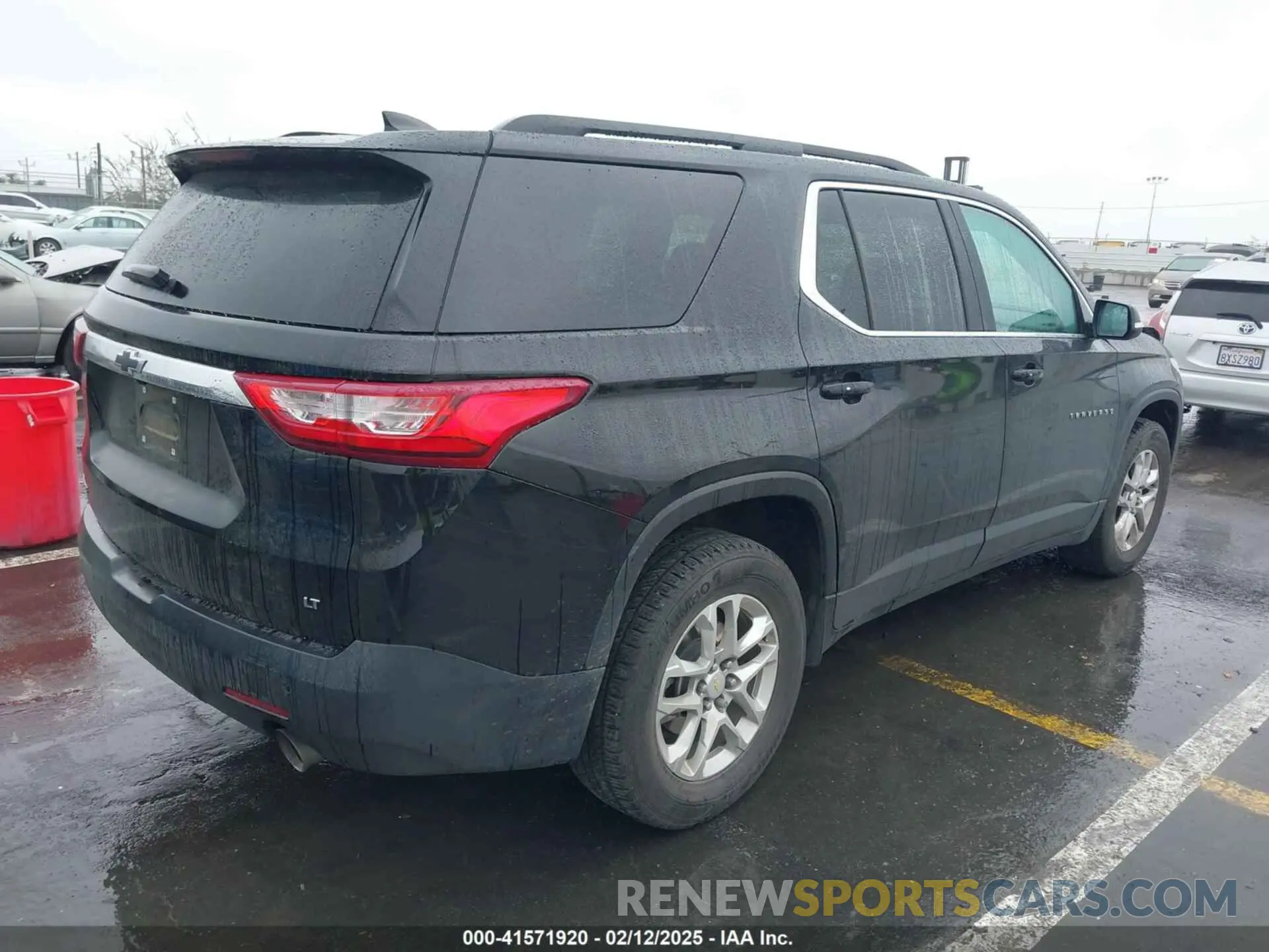 4 Photograph of a damaged car 1GNERGKW2MJ121142 CHEVROLET TRAVERSE 2021