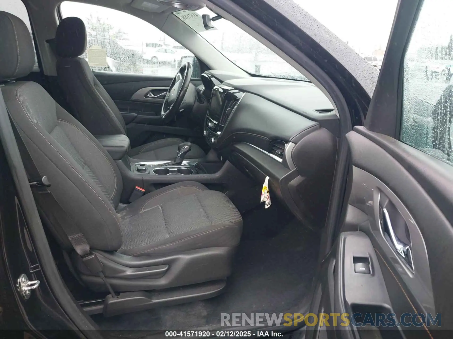 5 Photograph of a damaged car 1GNERGKW2MJ121142 CHEVROLET TRAVERSE 2021