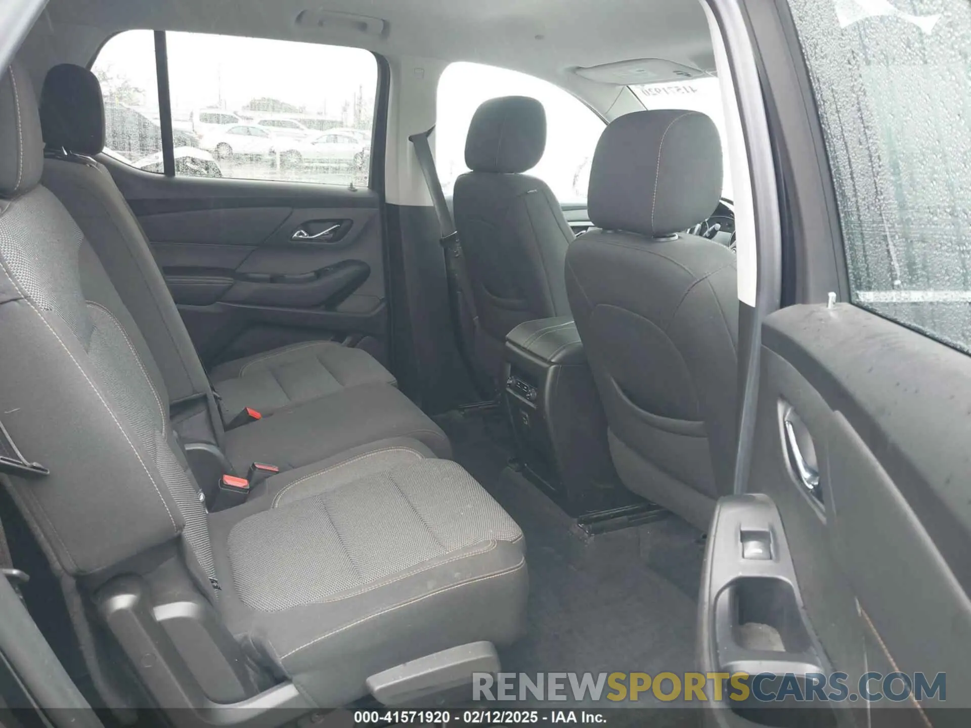8 Photograph of a damaged car 1GNERGKW2MJ121142 CHEVROLET TRAVERSE 2021